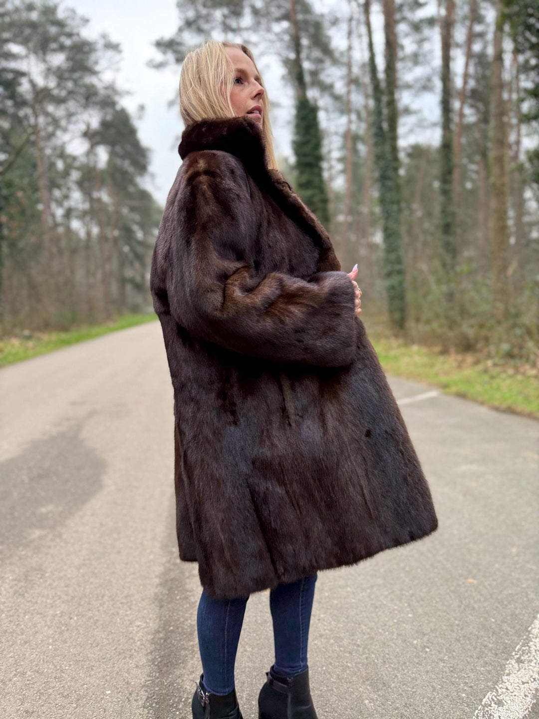 Mink Coat in Natural Brown Color, Large Size, Mid-Length Fur Coat, Real Mink Fur, Elegant Women's Outerwear, Thick and Soft Mink Fur Coat