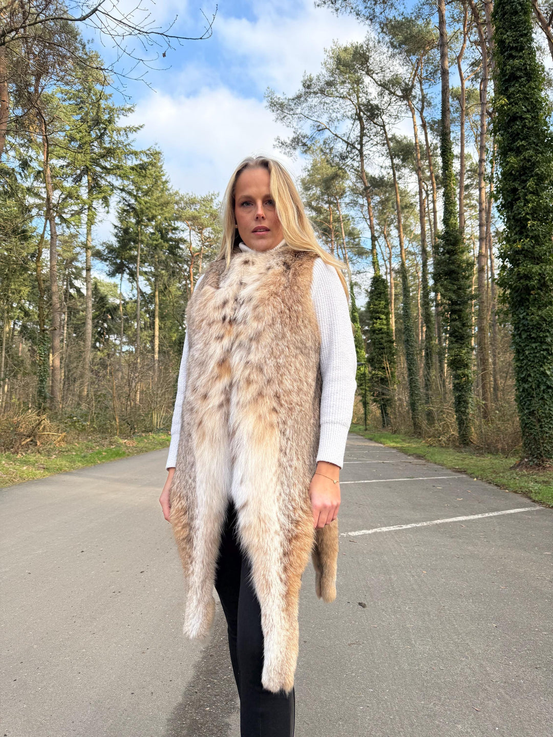 New Lynx Fur Vest in Medium Size, Highest Pelt Quality, Real Kanadian Lynx, Premium Lynx Fur Vest, Luxurious Lynx Women's Vest, Eye-Catching