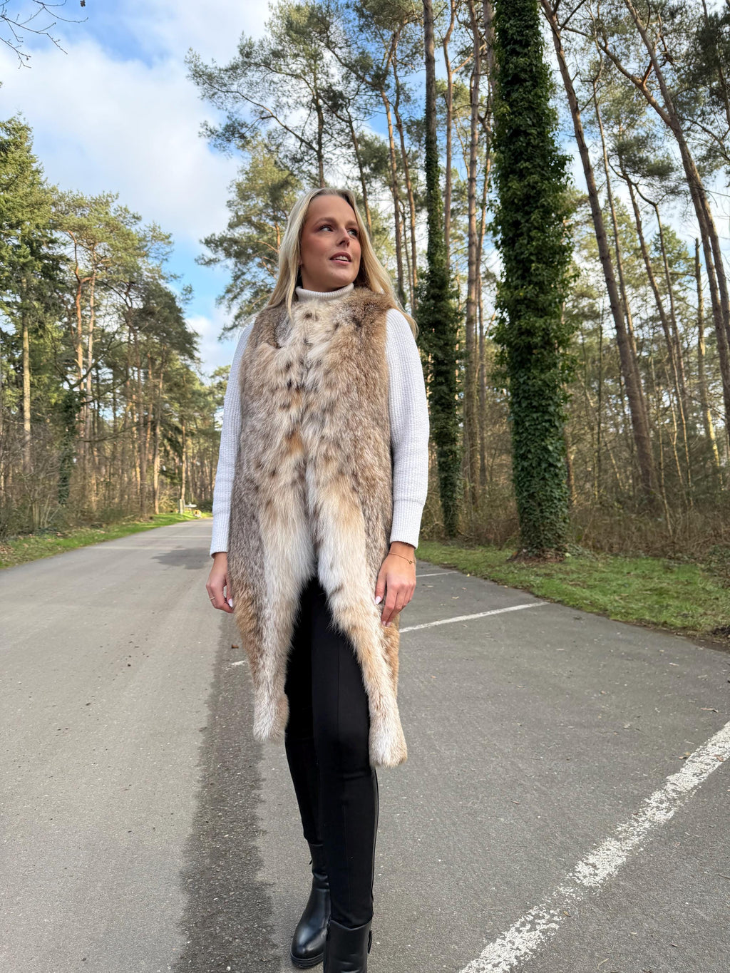 New Lynx Fur Vest in Medium Size, Highest Pelt Quality, Real Kanadian Lynx, Premium Lynx Fur Vest, Luxurious Lynx Women's Vest, Eye-Catching