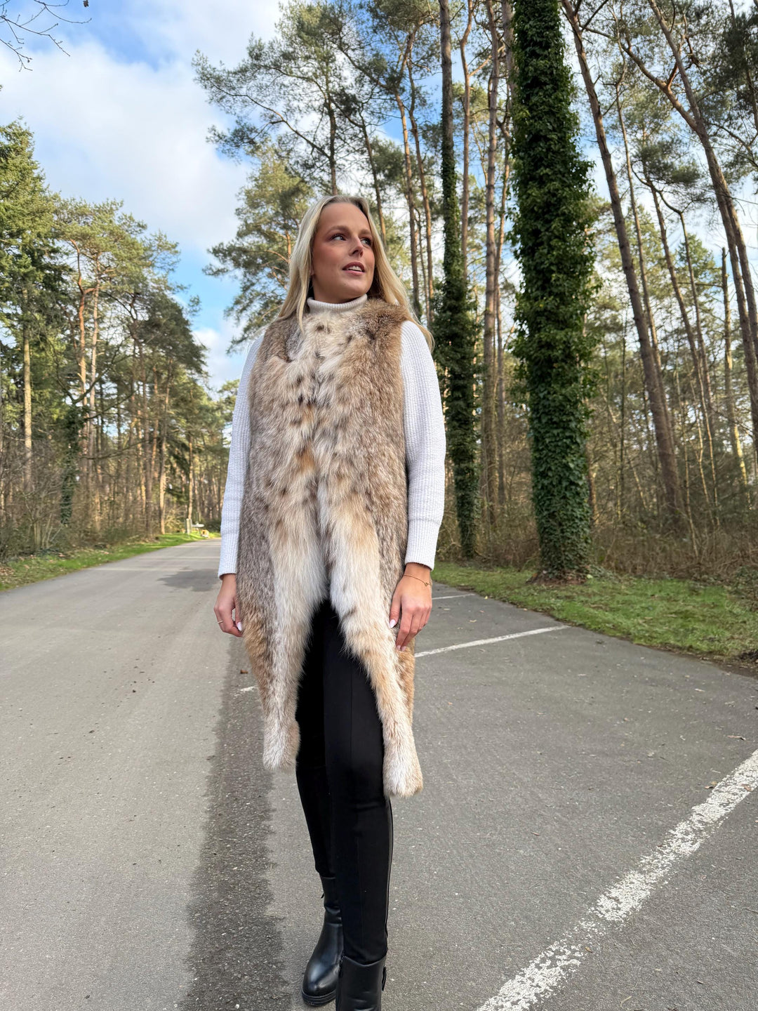 New Lynx Fur Vest in Medium Size, Highest Pelt Quality, Real Kanadian Lynx, Premium Lynx Fur Vest, Luxurious Lynx Women's Vest, Eye-Catching