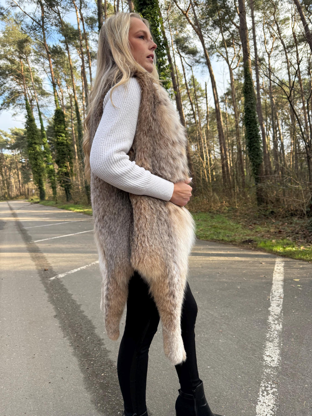 New Lynx Fur Vest in Medium Size, Highest Pelt Quality, Real Kanadian Lynx, Premium Lynx Fur Vest, Luxurious Lynx Women's Vest, Eye-Catching