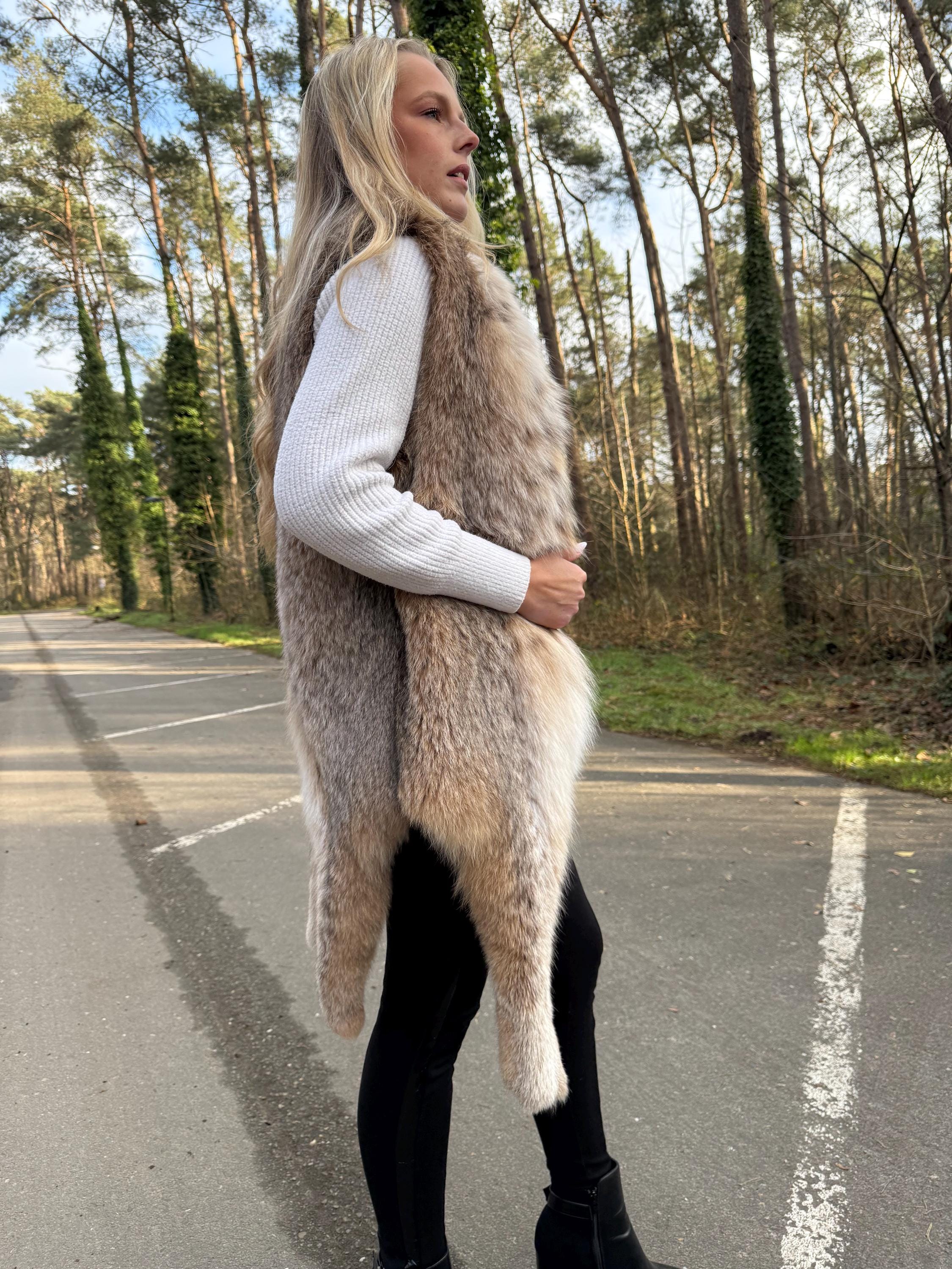 New Lynx Fur Vest in Medium Size, Highest Pelt Quality, Real Kanadian Lynx, Premium Lynx Fur Vest, Luxurious Lynx Women's Vest, Eye-Catching