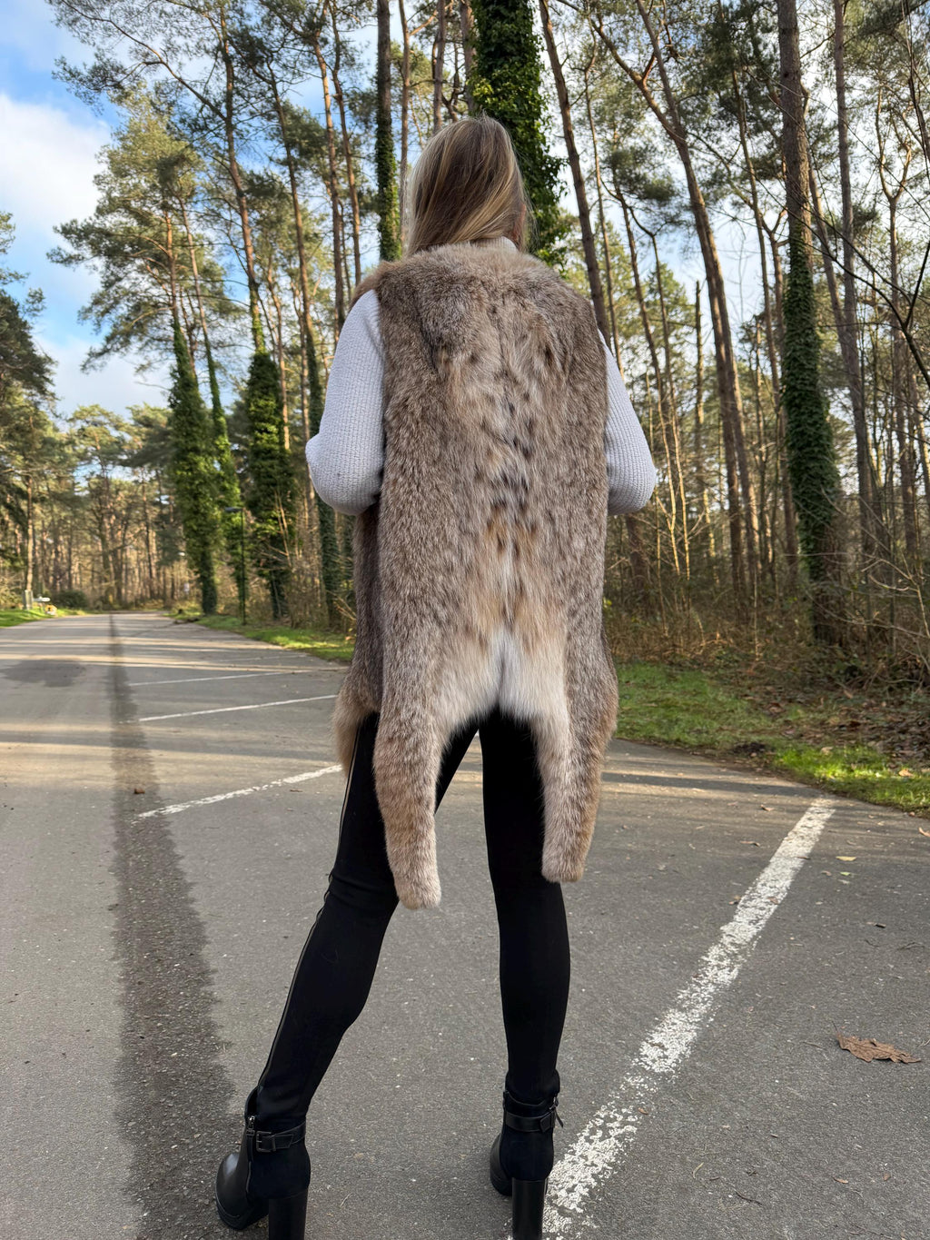 New Lynx Fur Vest in Medium Size, Highest Pelt Quality, Real Kanadian Lynx, Premium Lynx Fur Vest, Luxurious Lynx Women's Vest, Eye-Catching
