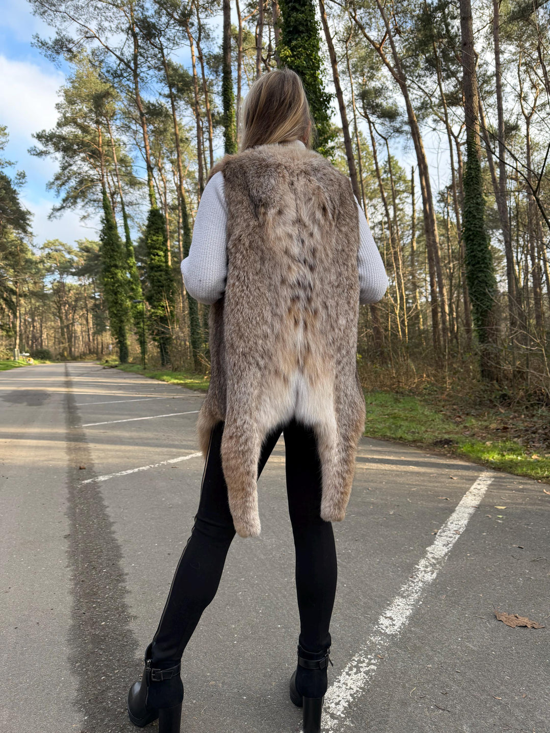 New Lynx Fur Vest in Medium Size, Highest Pelt Quality, Real Kanadian Lynx, Premium Lynx Fur Vest, Luxurious Lynx Women's Vest, Eye-Catching