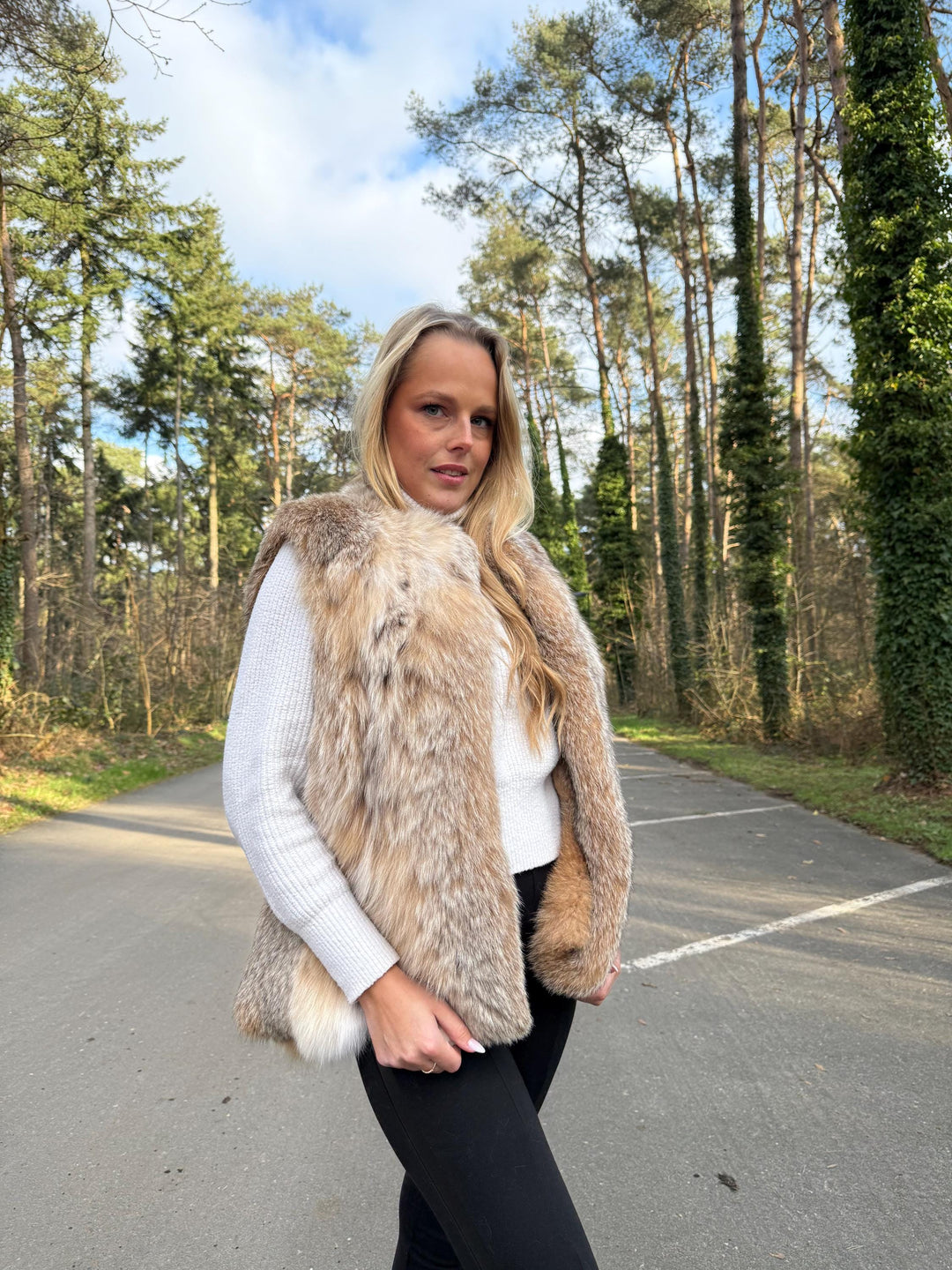 New Lynx Fur Vest in Medium Size, Highest Pelt Quality, Real Kanadian Lynx, Premium Lynx Fur Vest, Luxurious Lynx Women's Vest, Eye-Catching