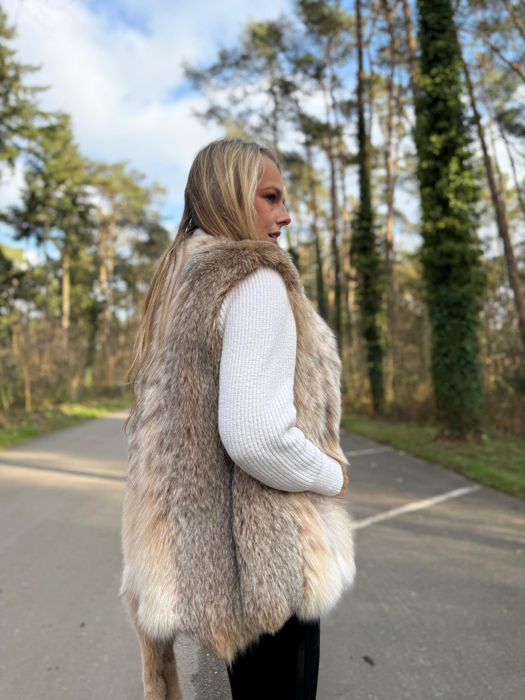 New Lynx Fur Vest in Medium Size, Highest Pelt Quality, Real Kanadian Lynx, Premium Lynx Fur Vest, Luxurious Lynx Women's Vest, Eye-Catching