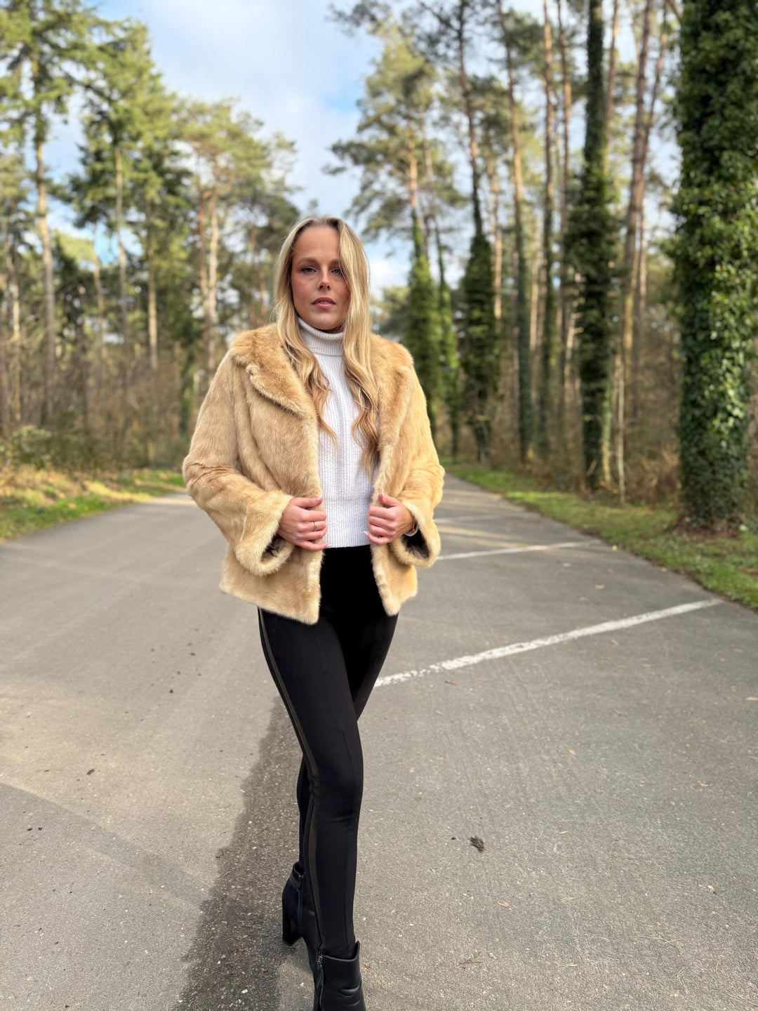 Saga Mink Fur Jacket, Medium Size, Mink Jacket, Vintage Style, Elegant Luxury Fur, Premium Quality Women's Fur Jacket, Real Cream Mink Fur