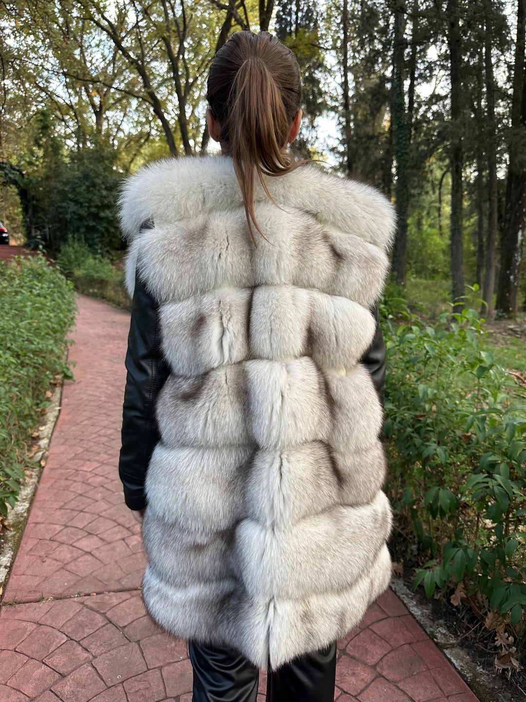 Small White Nordic Fox Vest, Perfect Lining, Very Soft Fur, Eye-Catching and Luxurious, A Must-Have Elegant Fur Vest, Real Fox Fur, Women's