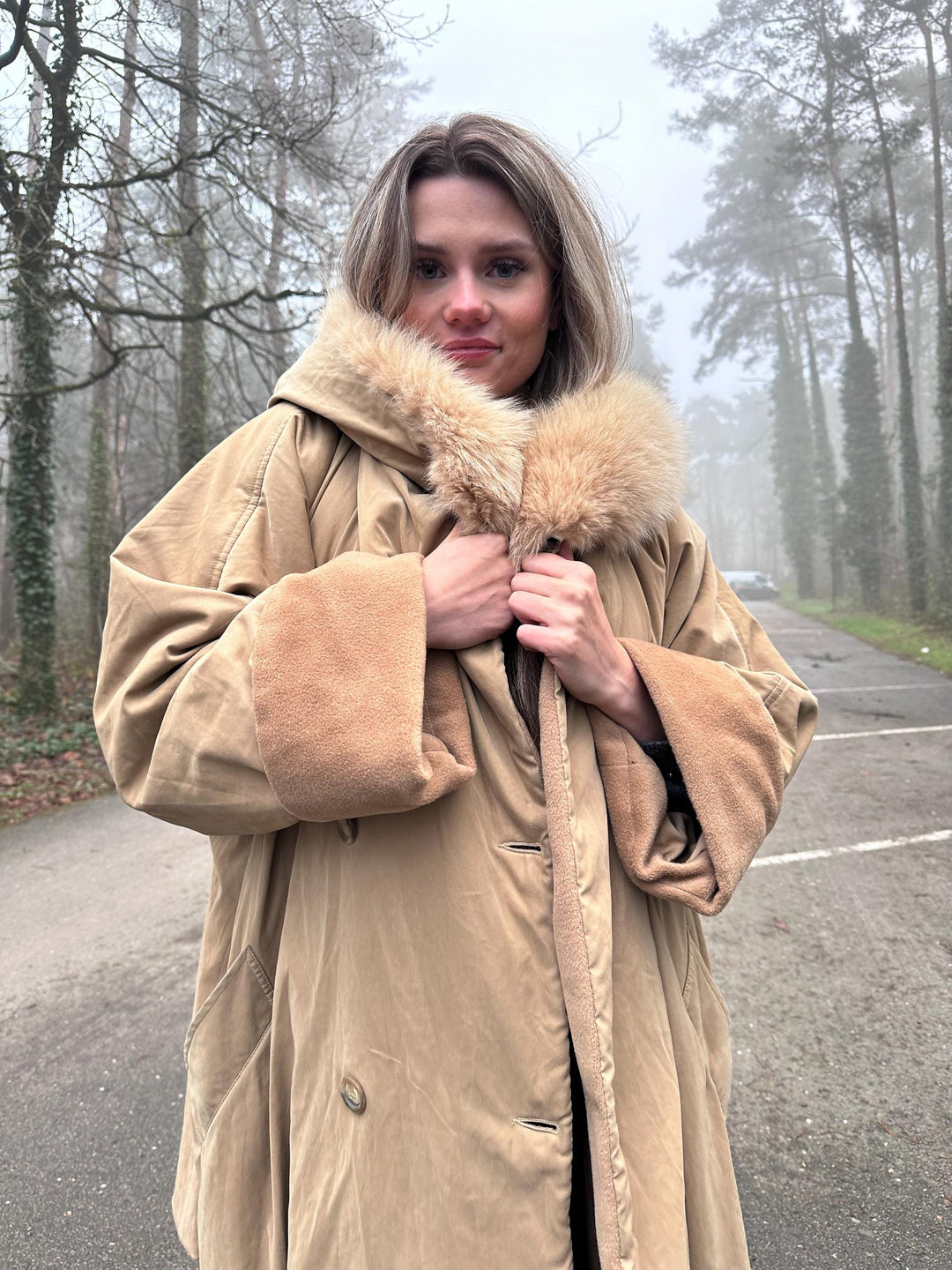 Max Mara Women's Coat with Real Fox Fur Collar, XL Size, Hooded Vintage Coat, Beige Creamy Color, Luxurious and Elegant Outerwear, Max Mara