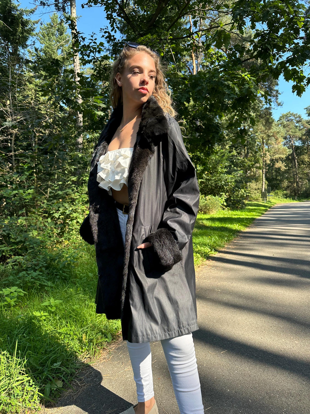 Brand New Black Winter Coat with Real Fur Inner Lining, L/XL Size, Light and Warm Fur Coat, Luxuriously Soft and Perfect for Cold Weather