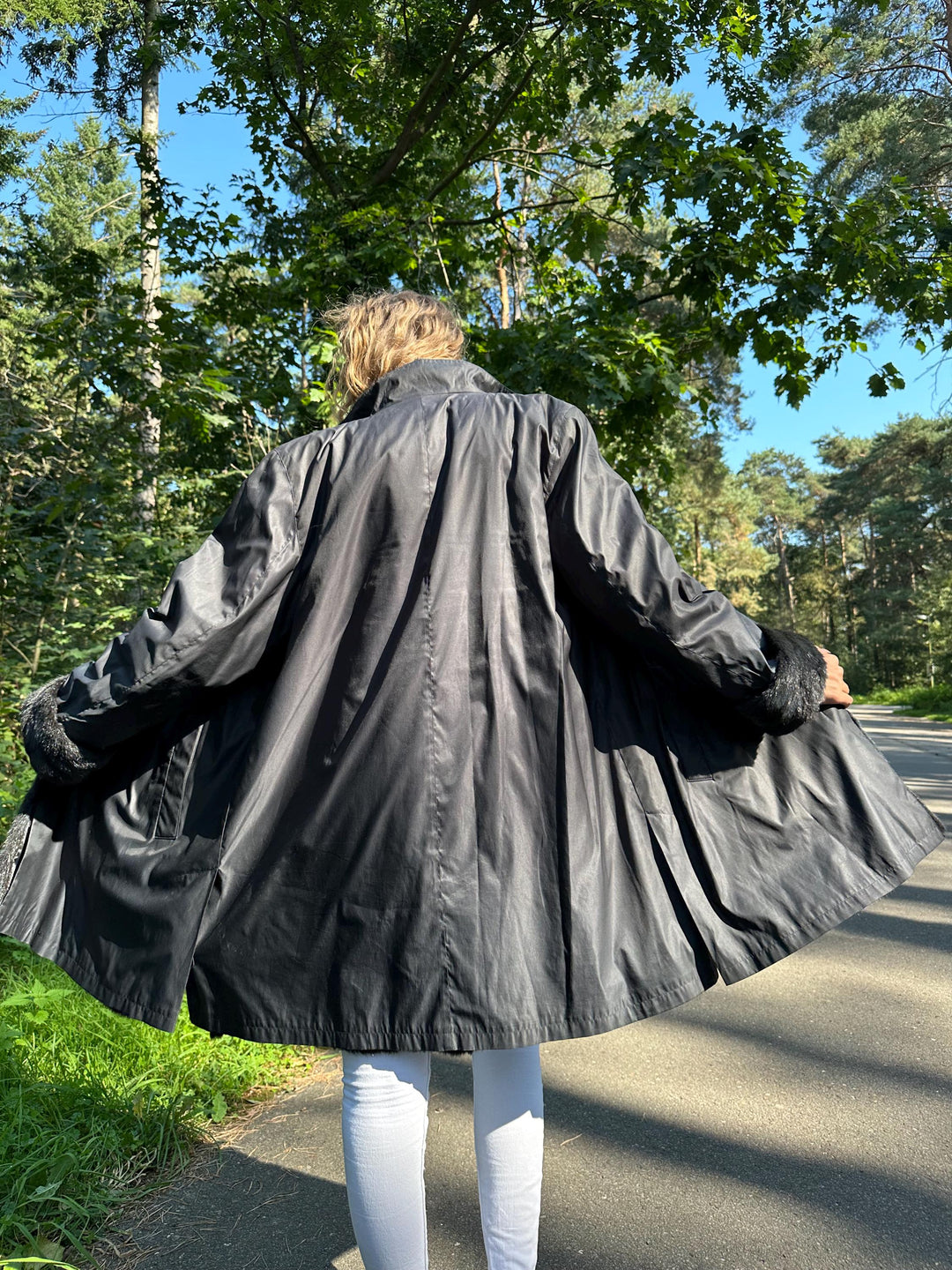 Brand New Black Winter Coat with Real Fur Inner Lining, L/XL Size, Light and Warm Fur Coat, Luxuriously Soft and Perfect for Cold Weather
