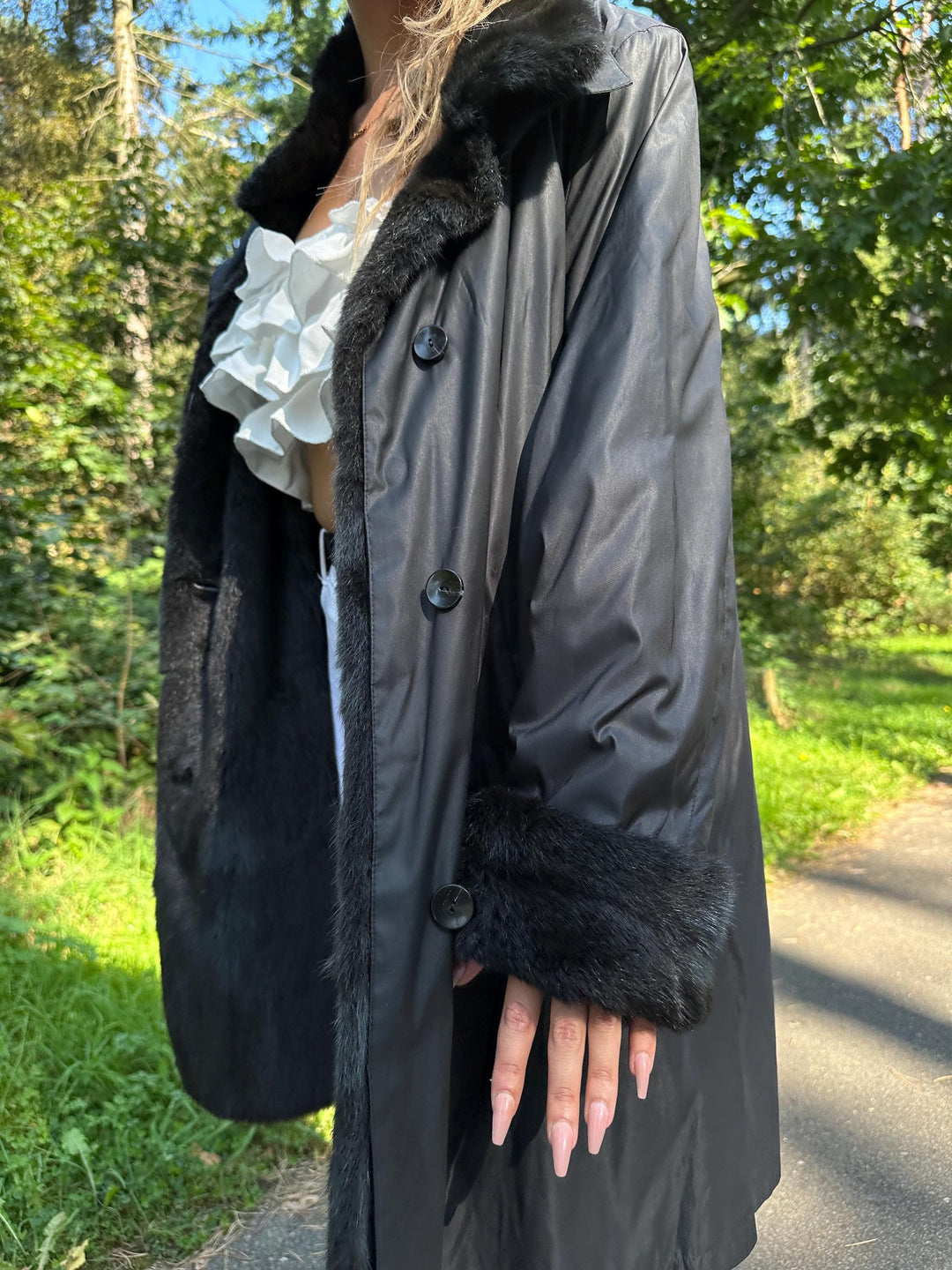 Brand New Black Winter Coat with Real Fur Inner Lining, L/XL Size, Light and Warm Fur Coat, Luxuriously Soft and Perfect for Cold Weather