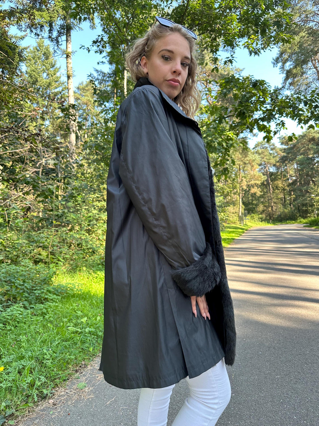 Brand New Black Winter Coat with Real Fur Inner Lining, L/XL Size, Light and Warm Fur Coat, Luxuriously Soft and Perfect for Cold Weather