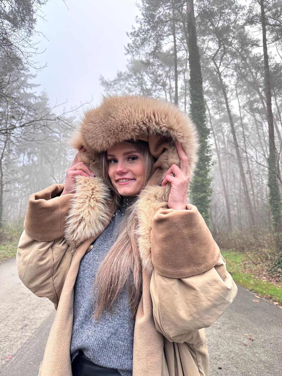 Max Mara Women's Coat with Real Fox Fur Collar, XL Size, Hooded Vintage Coat, Beige Creamy Color, Luxurious and Elegant Outerwear, Max Mara