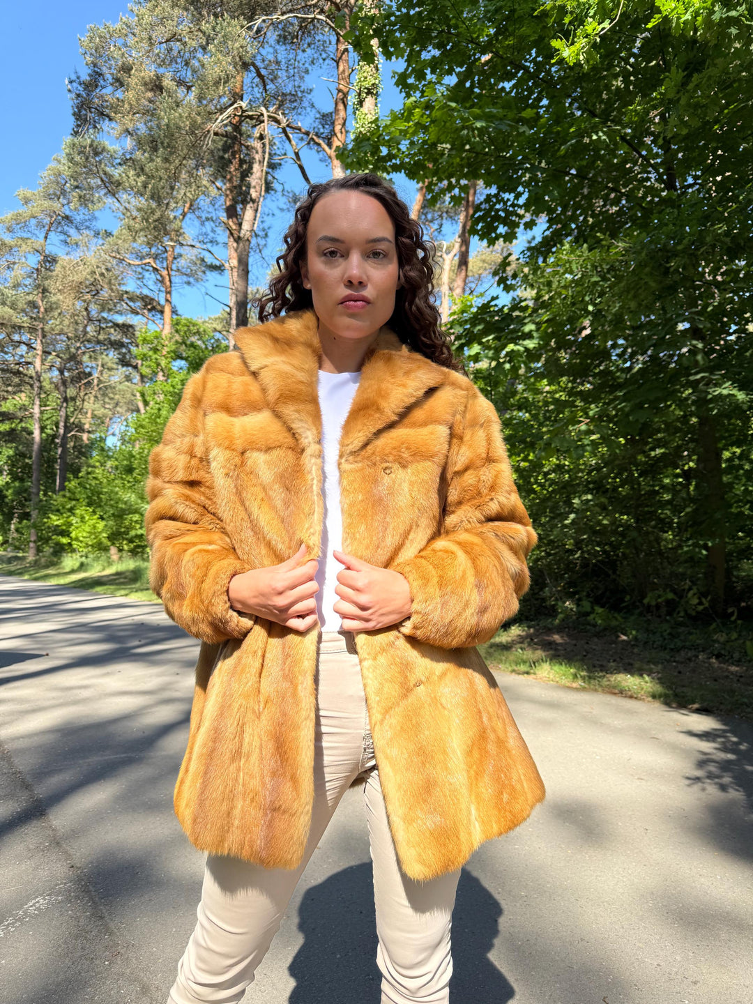 Golden Mink Fur Jacket, M/L Size, Soft and Thick Mink Fur, Luxurious and Elegant Outerwear, Genuine Mink Fur, Classic Fashion Style, Vintage
