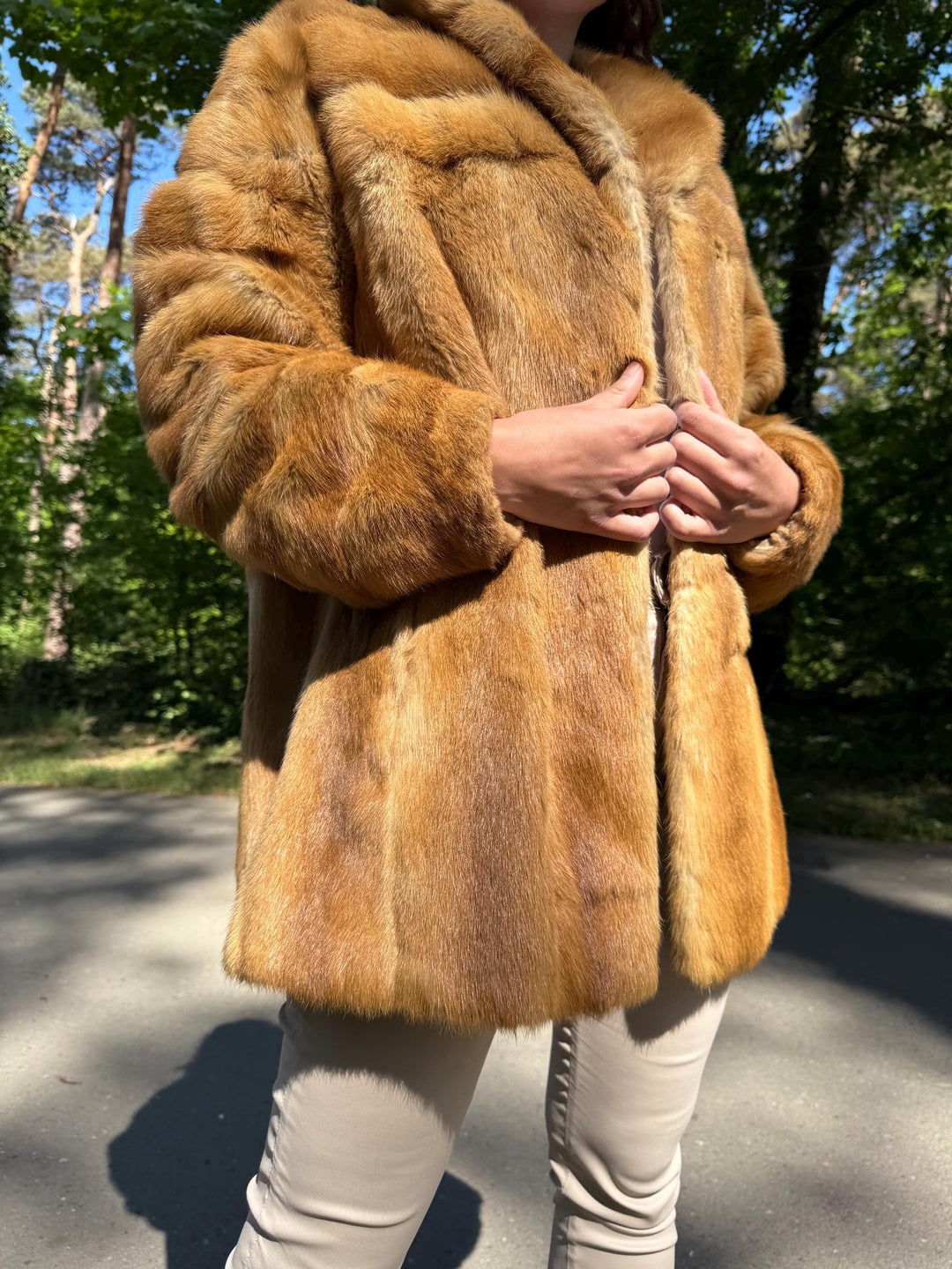 Golden Mink Fur Jacket, M/L Size, Soft and Thick Mink Fur, Luxurious and Elegant Outerwear, Genuine Mink Fur, Classic Fashion Style, Vintage