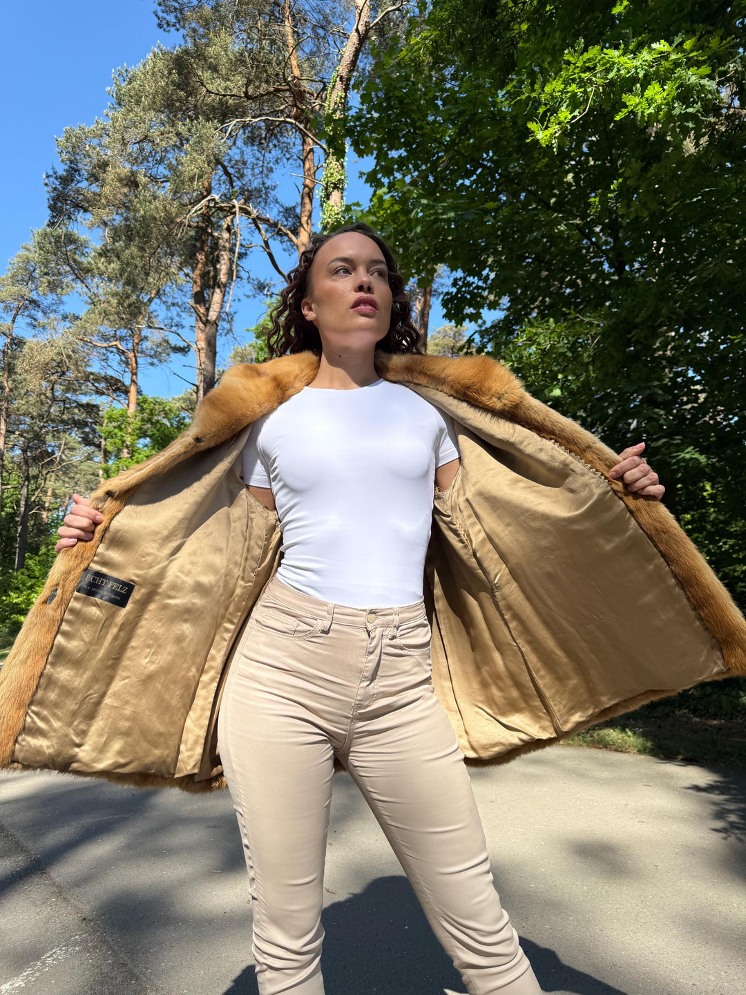 Golden Mink Fur Jacket, M/L Size, Soft and Thick Mink Fur, Luxurious and Elegant Outerwear, Genuine Mink Fur, Classic Fashion Style, Vintage