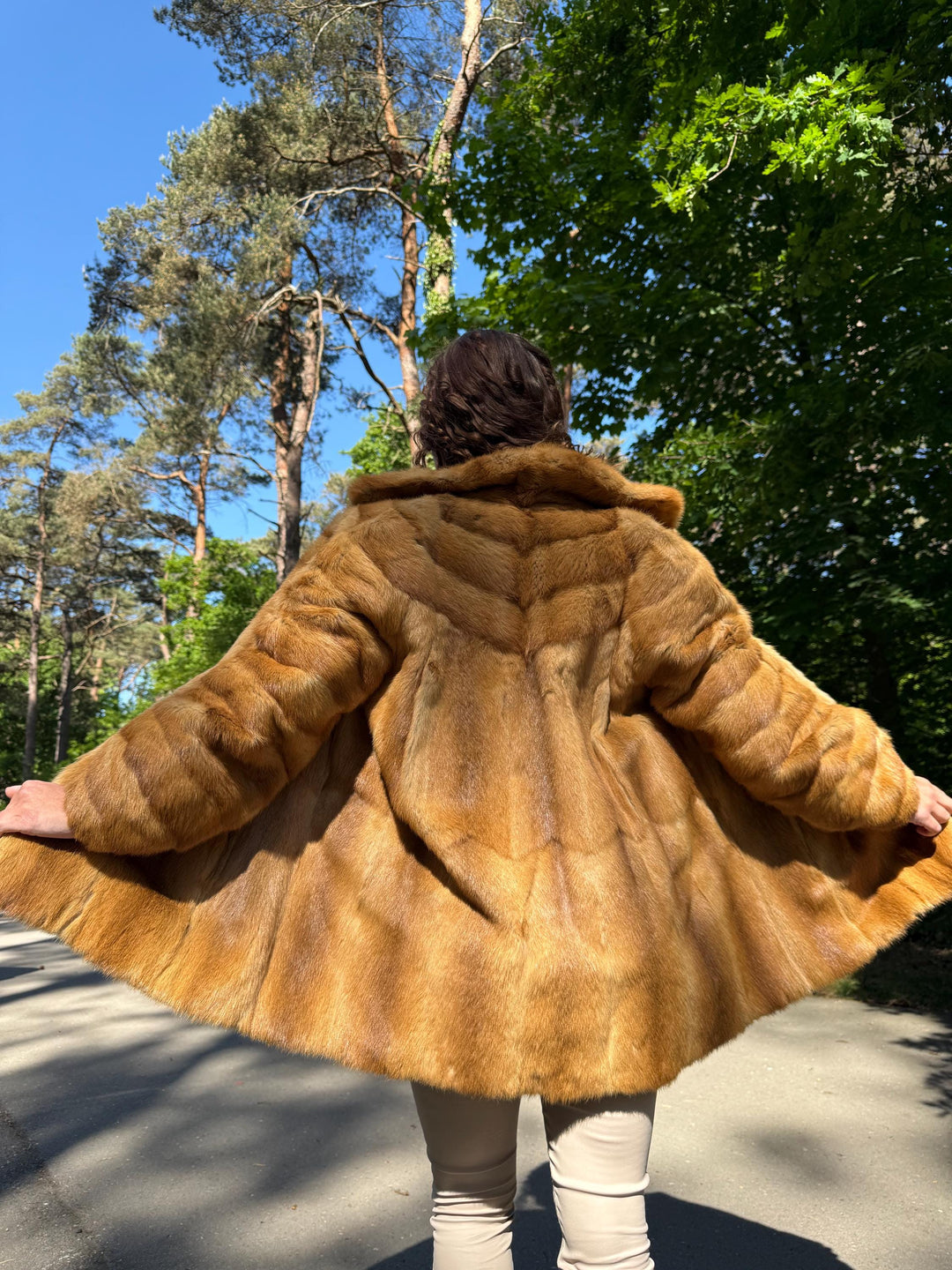 Golden Mink Fur Jacket, M/L Size, Soft and Thick Mink Fur, Luxurious and Elegant Outerwear, Genuine Mink Fur, Classic Fashion Style, Vintage