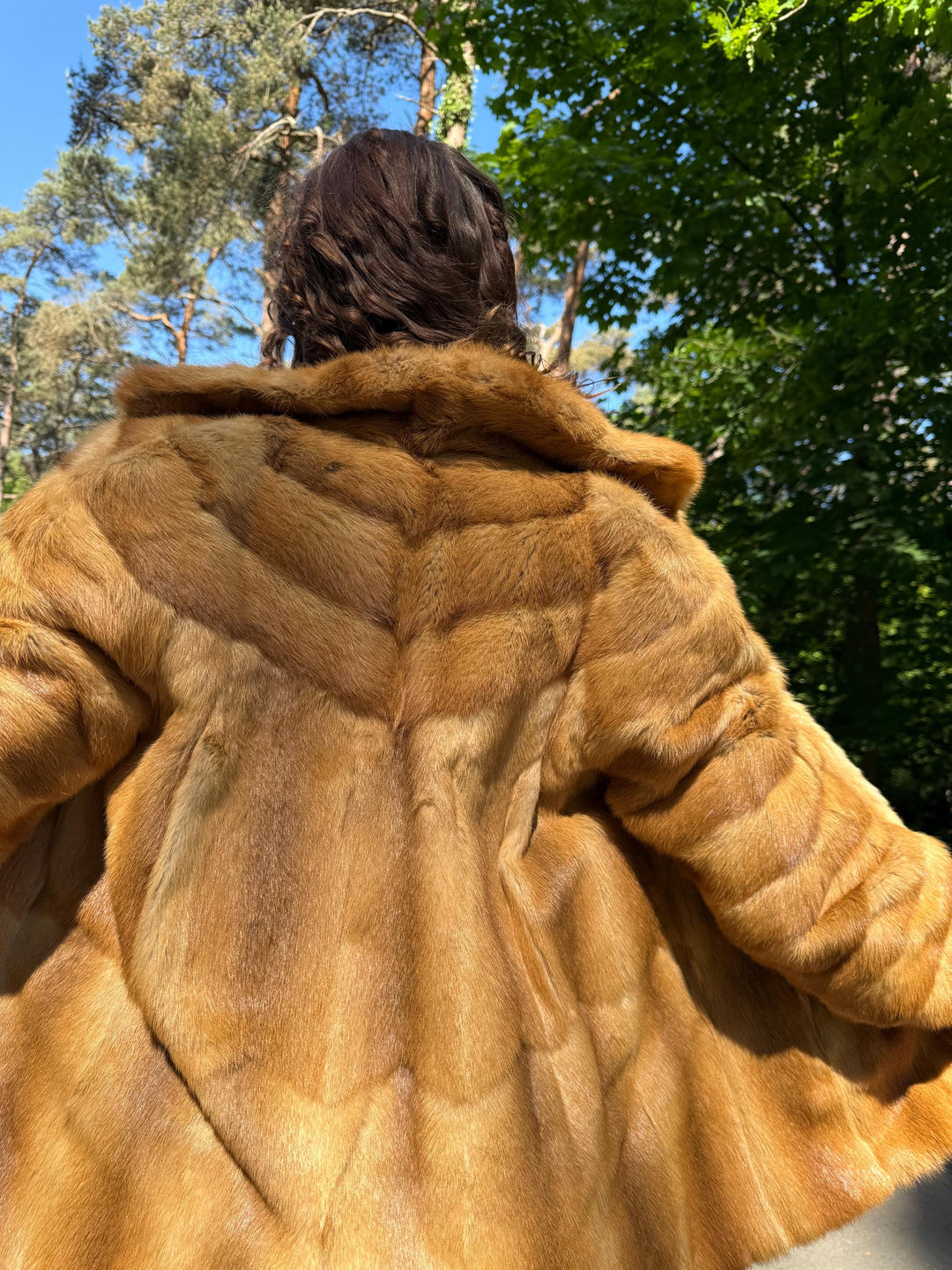 Golden Mink Fur Jacket, M/L Size, Soft and Thick Mink Fur, Luxurious and Elegant Outerwear, Genuine Mink Fur, Classic Fashion Style, Vintage