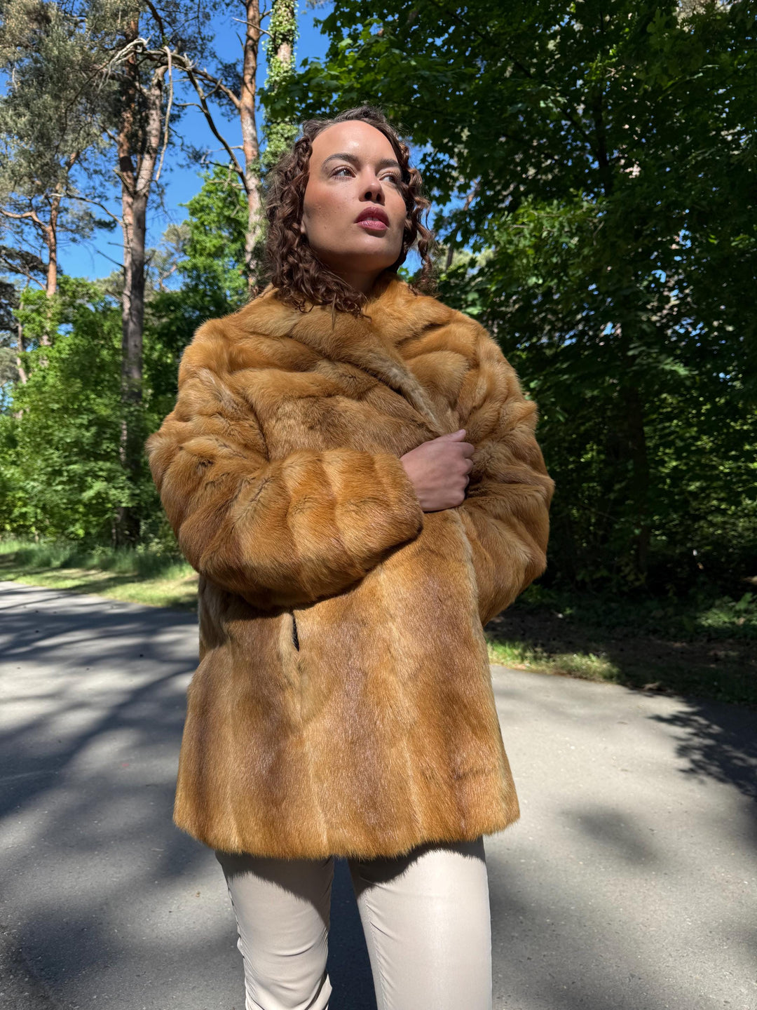 Golden Mink Fur Jacket, M/L Size, Soft and Thick Mink Fur, Luxurious and Elegant Outerwear, Genuine Mink Fur, Classic Fashion Style, Vintage