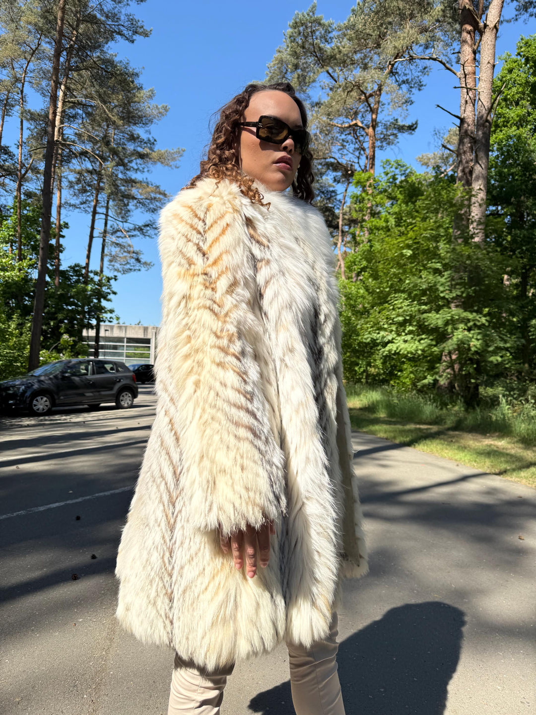 Raccoon Fox Fur Collar Jacket, L/XL Size, Real Soft & Fluffy Fur, White Vintage Style, Rare Find Design, Warm Feel, Womens Winter Fur Jacket