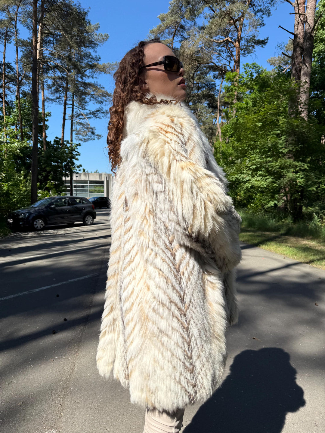 Raccoon Fox Fur Collar Jacket, L/XL Size, Real Soft & Fluffy Fur, White Vintage Style, Rare Find Design, Warm Feel, Womens Winter Fur Jacket