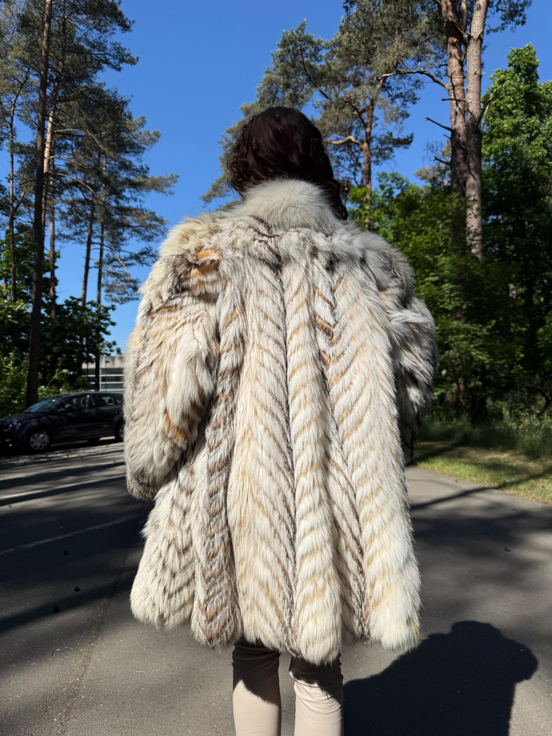 Raccoon Fox Fur Collar Jacket, L/XL Size, Real Soft & Fluffy Fur, White Vintage Style, Rare Find Design, Warm Feel, Womens Winter Fur Jacket