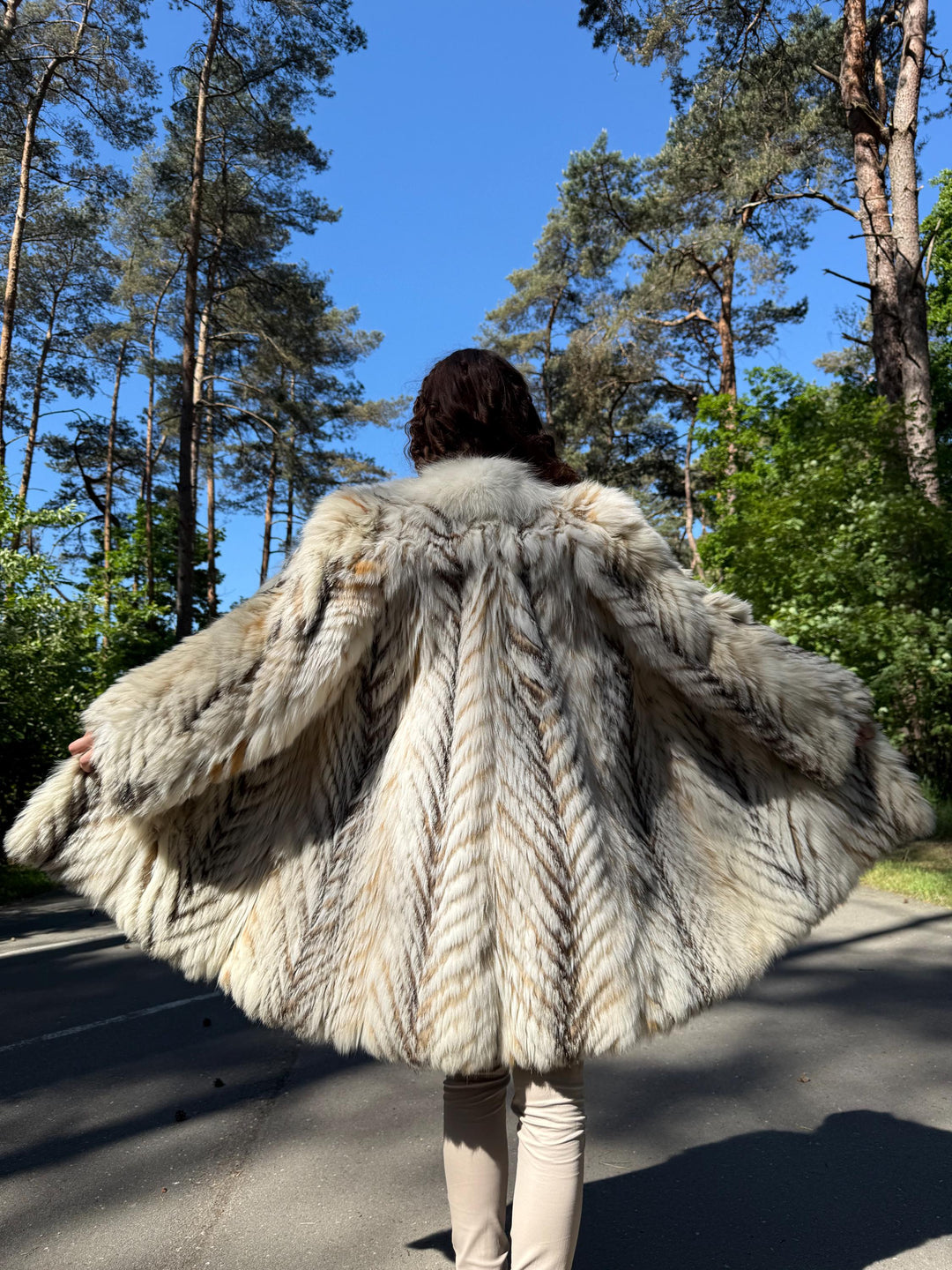 Raccoon Fox Fur Collar Jacket, L/XL Size, Real Soft & Fluffy Fur, White Vintage Style, Rare Find Design, Warm Feel, Womens Winter Fur Jacket