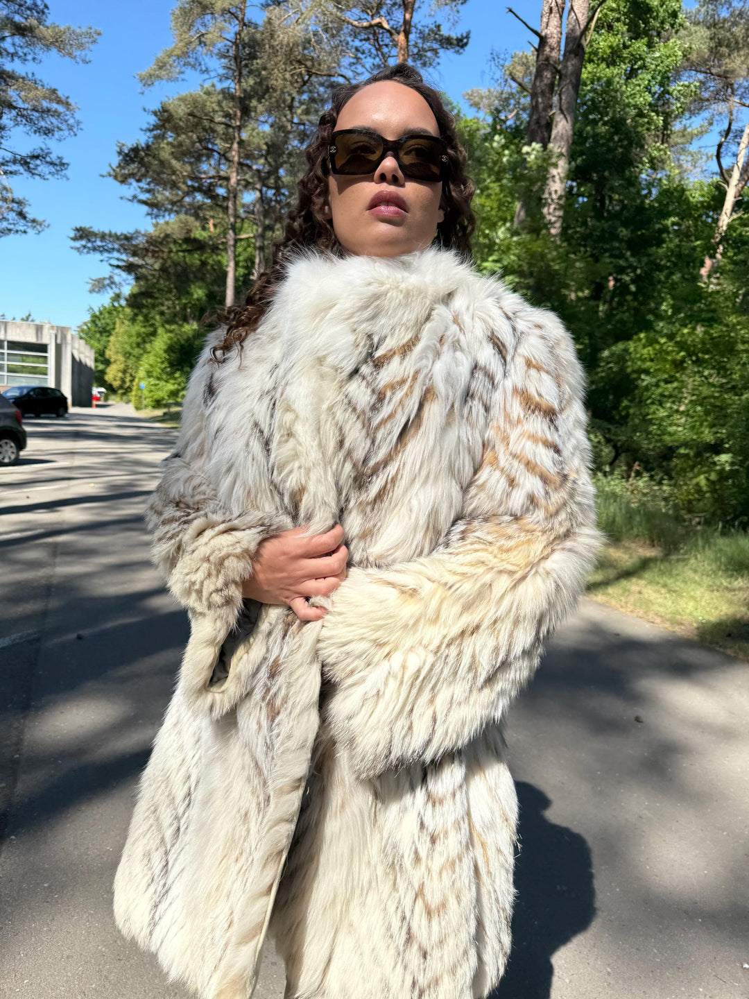 Raccoon Fox Fur Collar Jacket, L/XL Size, Real Soft & Fluffy Fur, White Vintage Style, Rare Find Design, Warm Feel, Womens Winter Fur Jacket