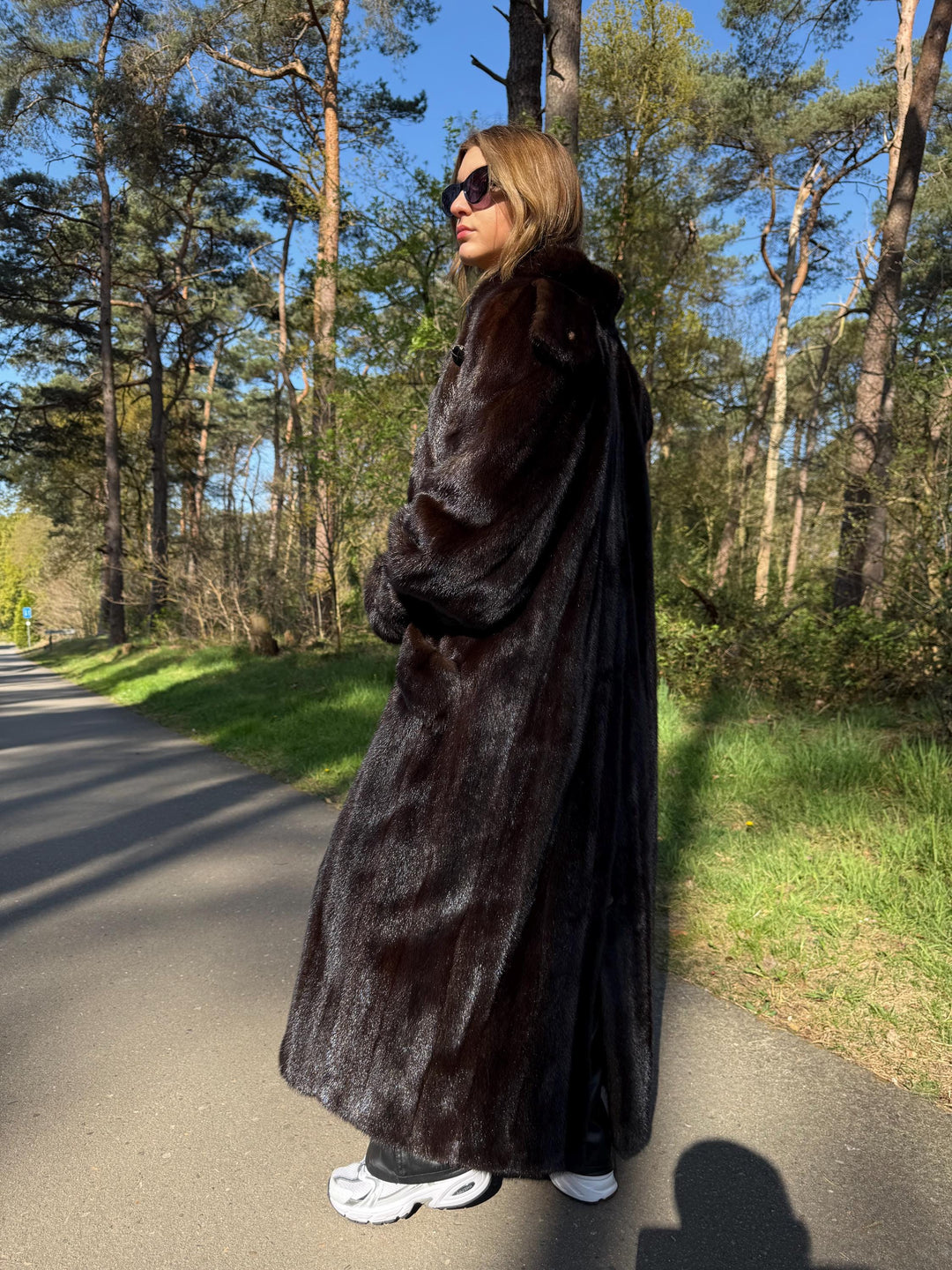 Full-Length Dark Brown Mink Coat, L/XL Size, High Quality Fur, Warm & Thick Fur Coat, Vintage Fur Coat, Real Mink Fur, Soft Brown Mink Fur