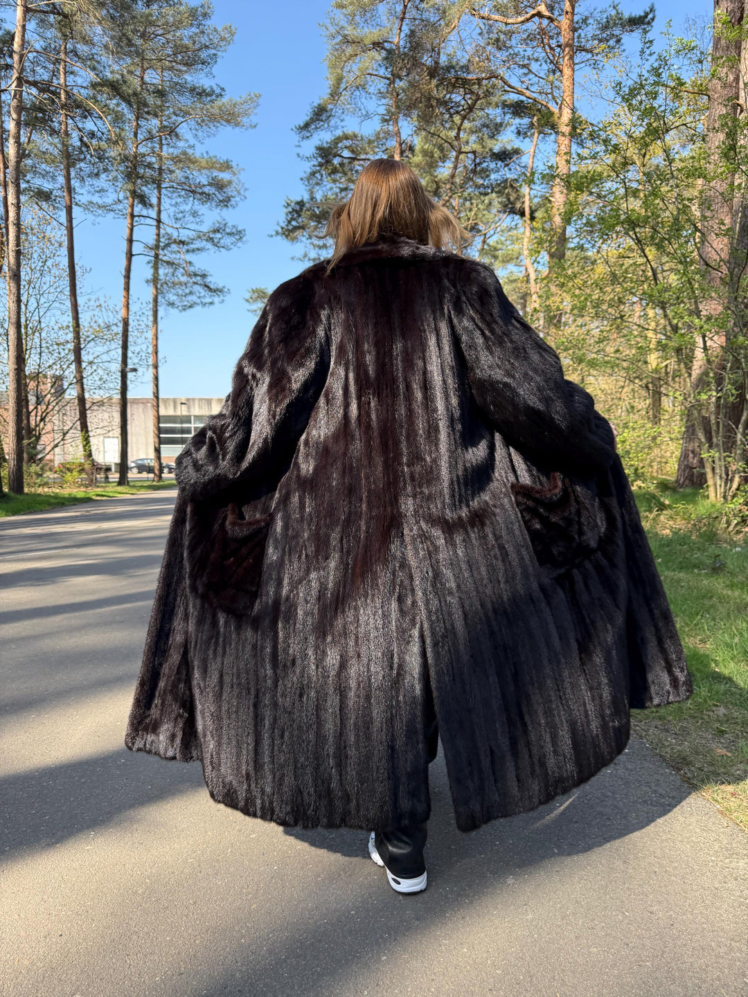 Swinger Dark Brown Mink Coat, XL Size, Feet Length Coat, Rare Find Vintage Style, Soft and Thick Mink Fur, High Quality Fur, Real Mink Coat
