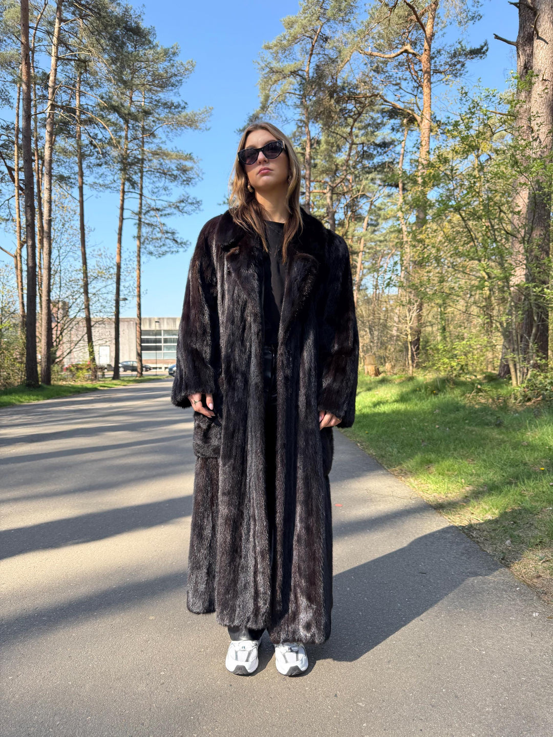 Swinger Dark Brown Mink Coat, XL Size, Feet Length Coat, Rare Find Vintage Style, Soft and Thick Mink Fur, High Quality Fur, Real Mink Coat