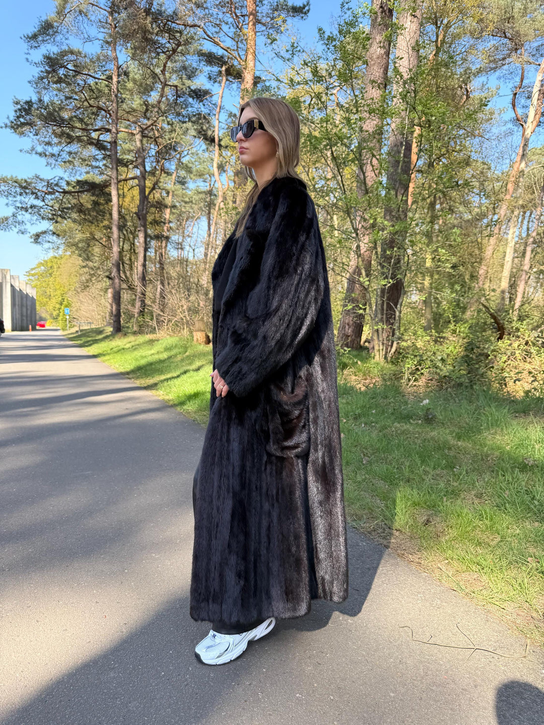 Swinger Dark Brown Mink Coat, XL Size, Feet Length Coat, Rare Find Vintage Style, Soft and Thick Mink Fur, High Quality Fur, Real Mink Coat