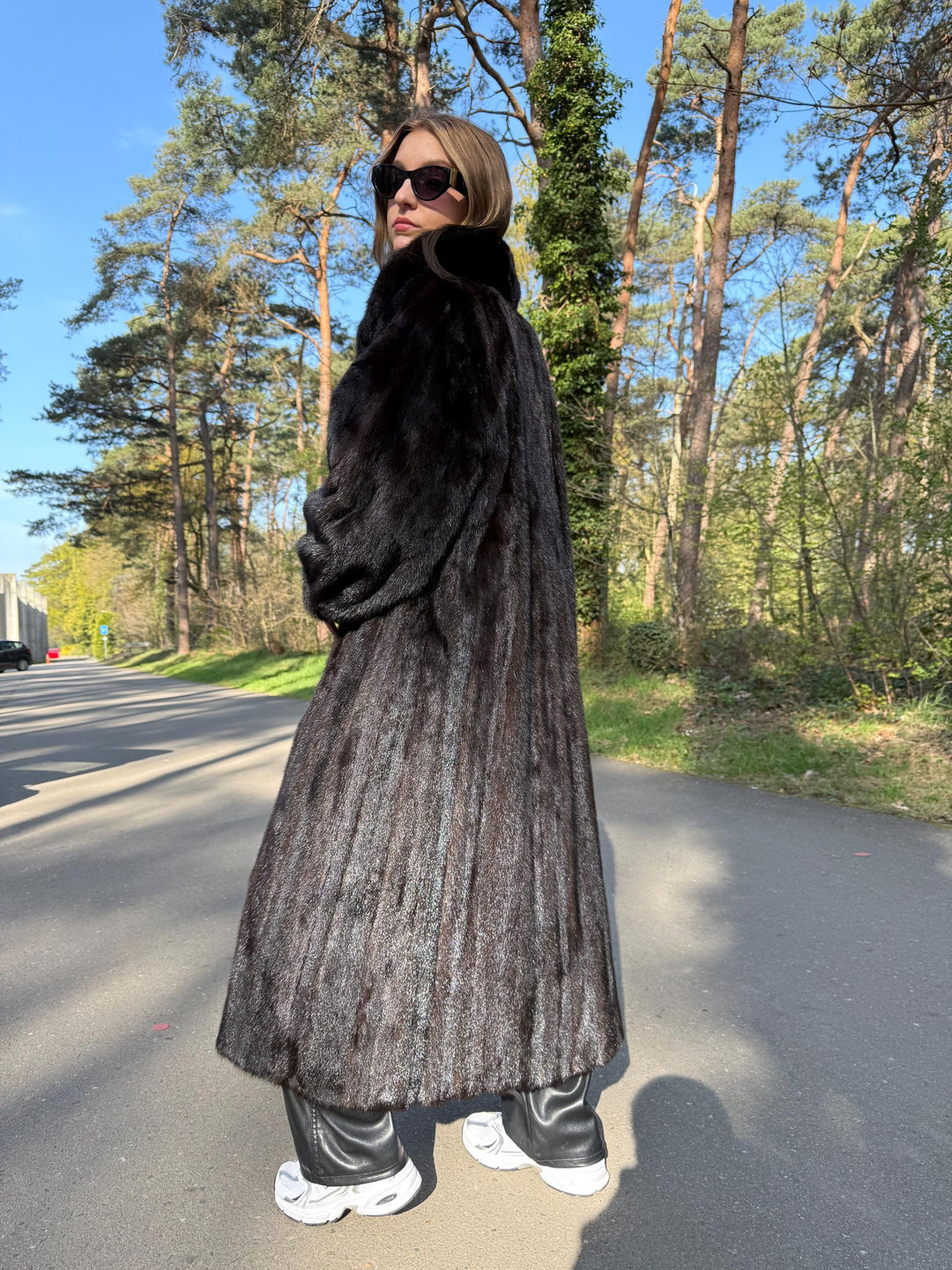 Brown Mink Fur Coat, Medium Size, High-Quality Fur, Soft Brown Mink Fur, Thick Mink Fur, Classic Vintage Style, Long Luxury Women's Fur Coat