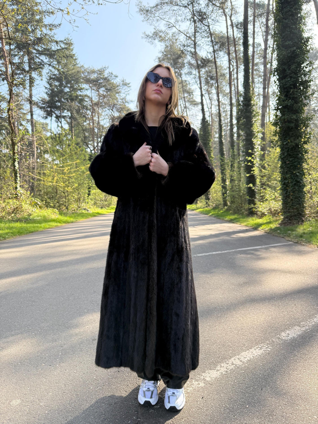 Brown Mink Fur Coat, Medium Size, High-Quality Fur, Soft Brown Mink Fur, Thick Mink Fur, Classic Vintage Style, Long Luxury Women's Fur Coat