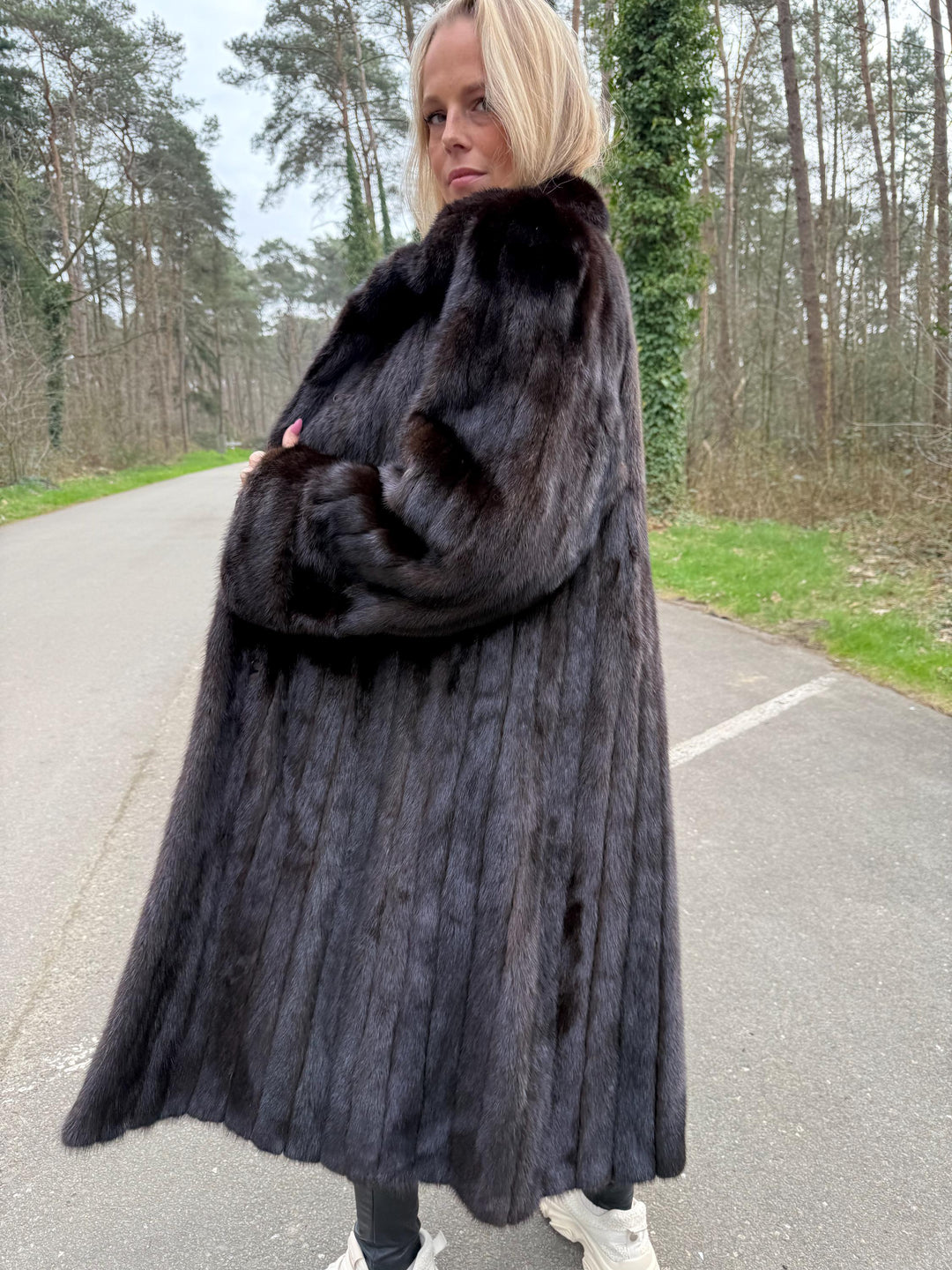 Full-Length Brown Mink Fur Coat, XL Size, High-Quality Fur, Soft Brown Mink Fur, Thick Mink Fur, Classic Vintage Style, Luxury Women's Coat