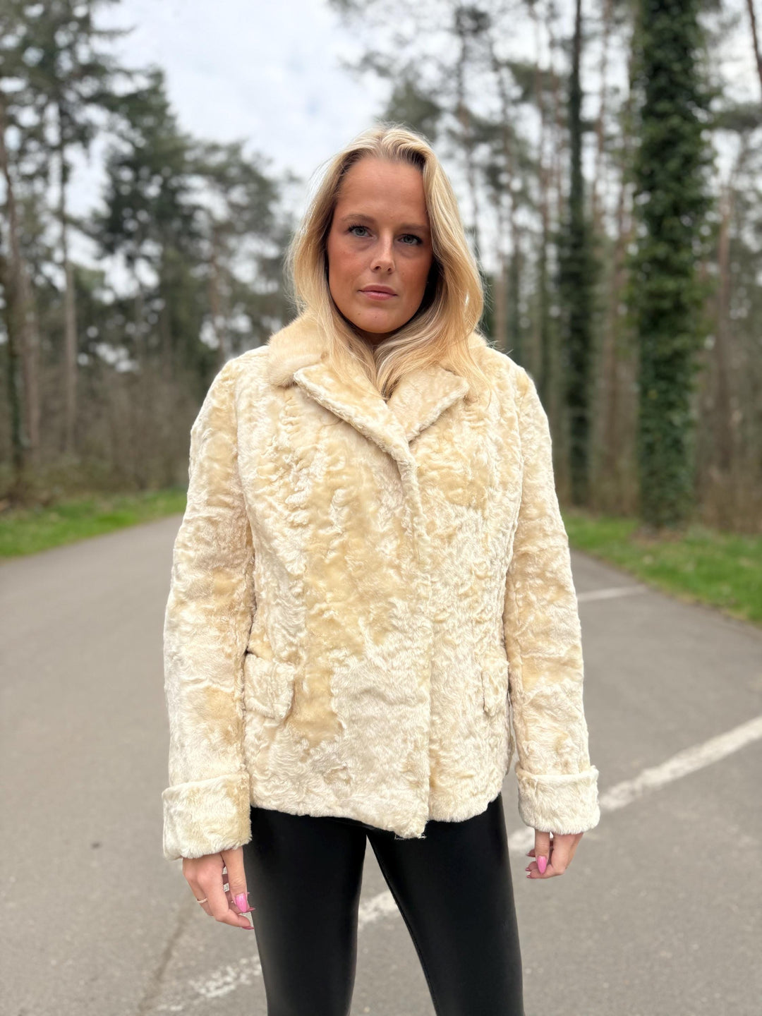 White Swakara Astrakhan Jacket – Large Size, Genuine Astrakhan Fur, Classic & Elegant Style, Women's Fur Jacket, Vintage Fur Coat, Astrakhan