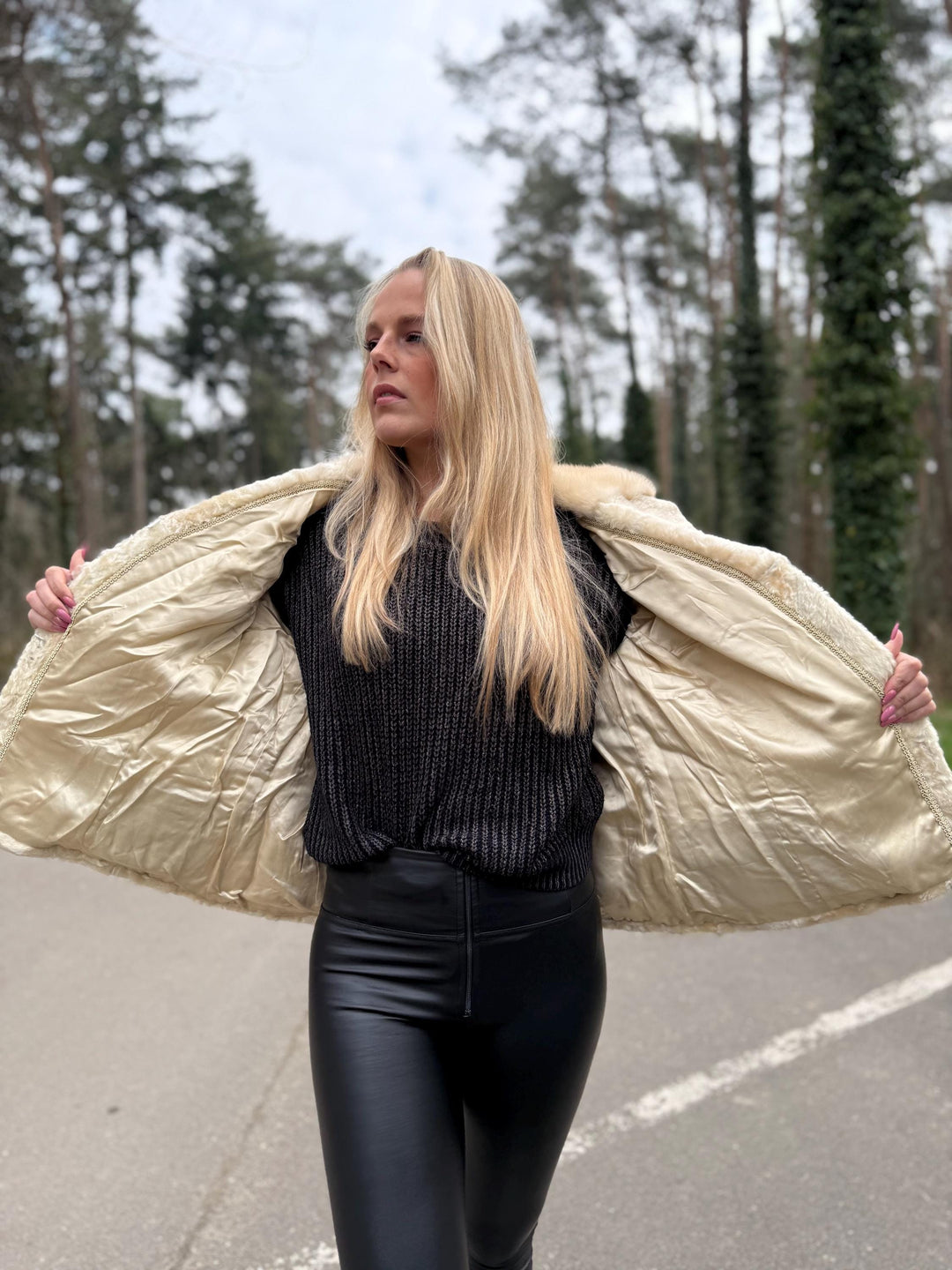 White Swakara Astrakhan Jacket – Large Size, Genuine Astrakhan Fur, Classic & Elegant Style, Women's Fur Jacket, Vintage Fur Coat, Astrakhan