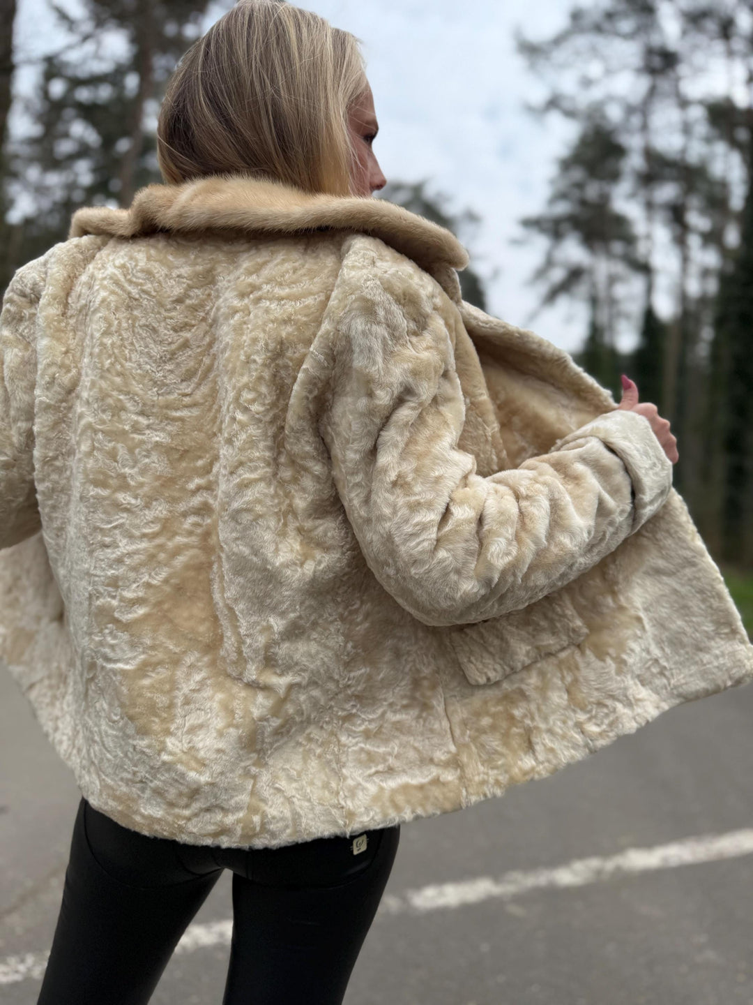 White Swakara Astrakhan Jacket – Large Size, Genuine Astrakhan Fur, Classic & Elegant Style, Women's Fur Jacket, Vintage Fur Coat, Astrakhan