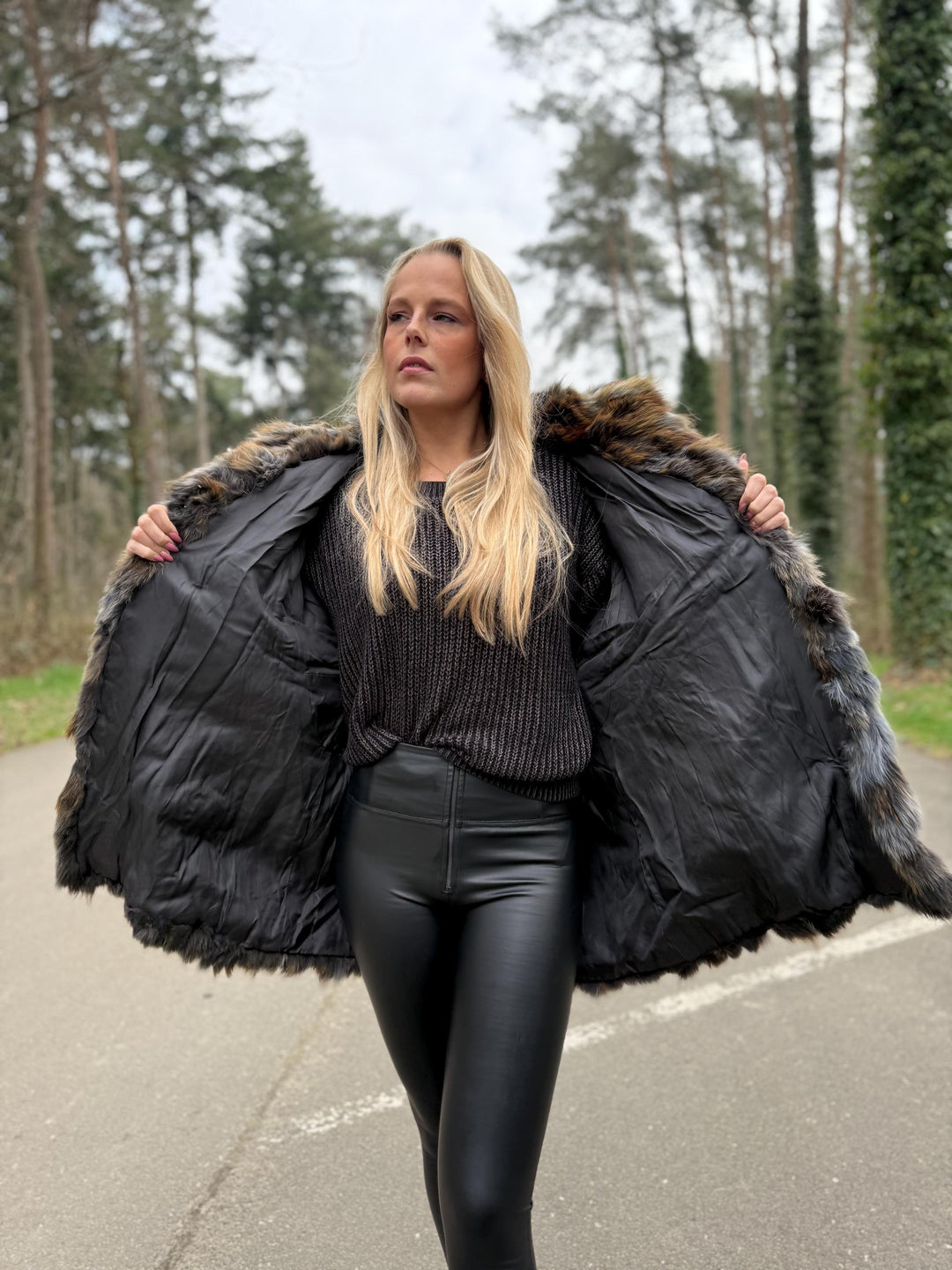 Outlet Vintage Colorful Fox Fur Coat, Large Size, Soft and Fluffy Fur, Unique Design and Rare Find Fox Coat, Good Condition with Small Signs