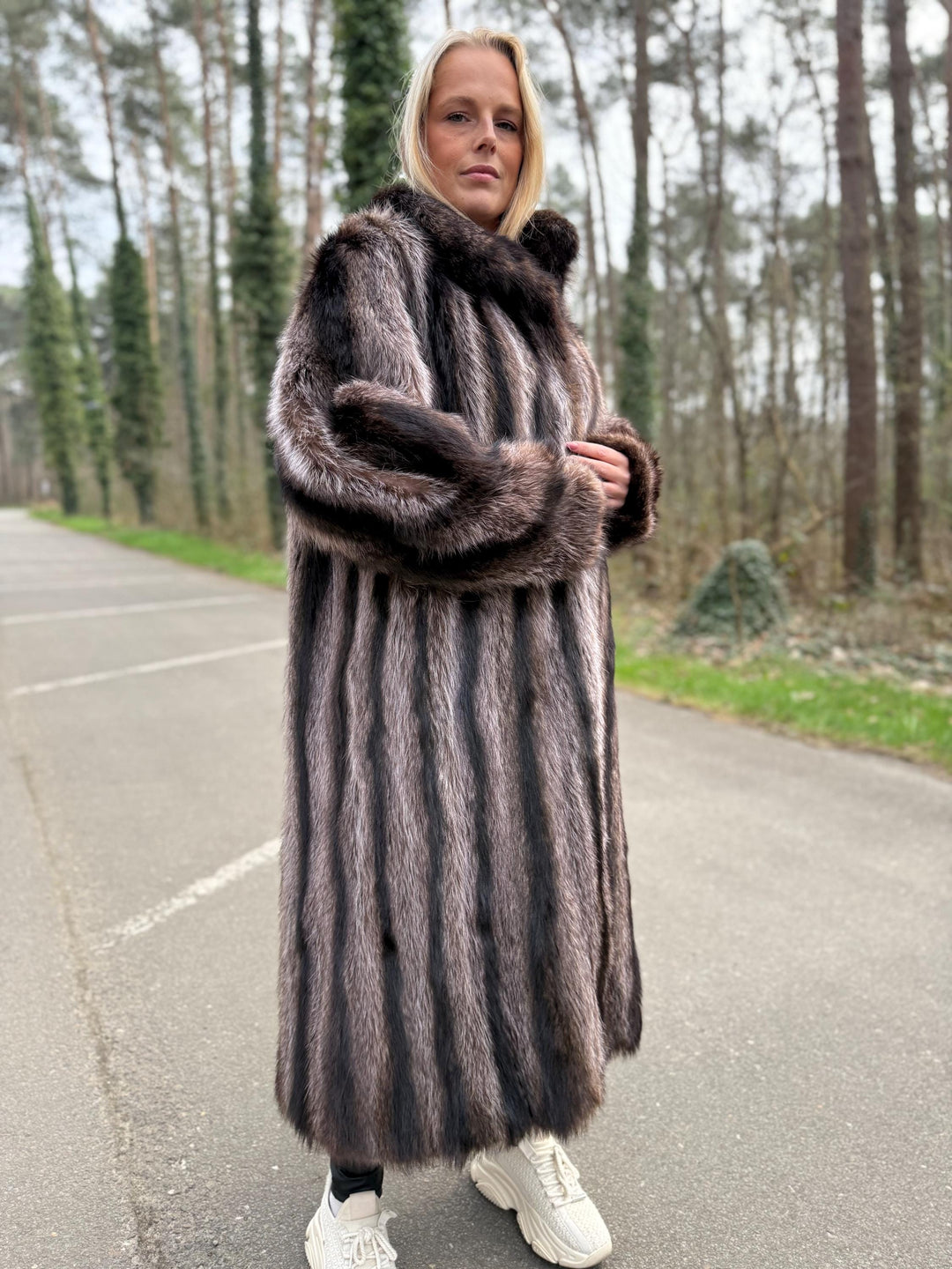 Full-Length Raccoon Fur Coat, XXL Size, Soft and Fluffy Real Fur, Eye-Catching Design, Luxurious Women's Outerwear, Rare Find Style, Raccoon