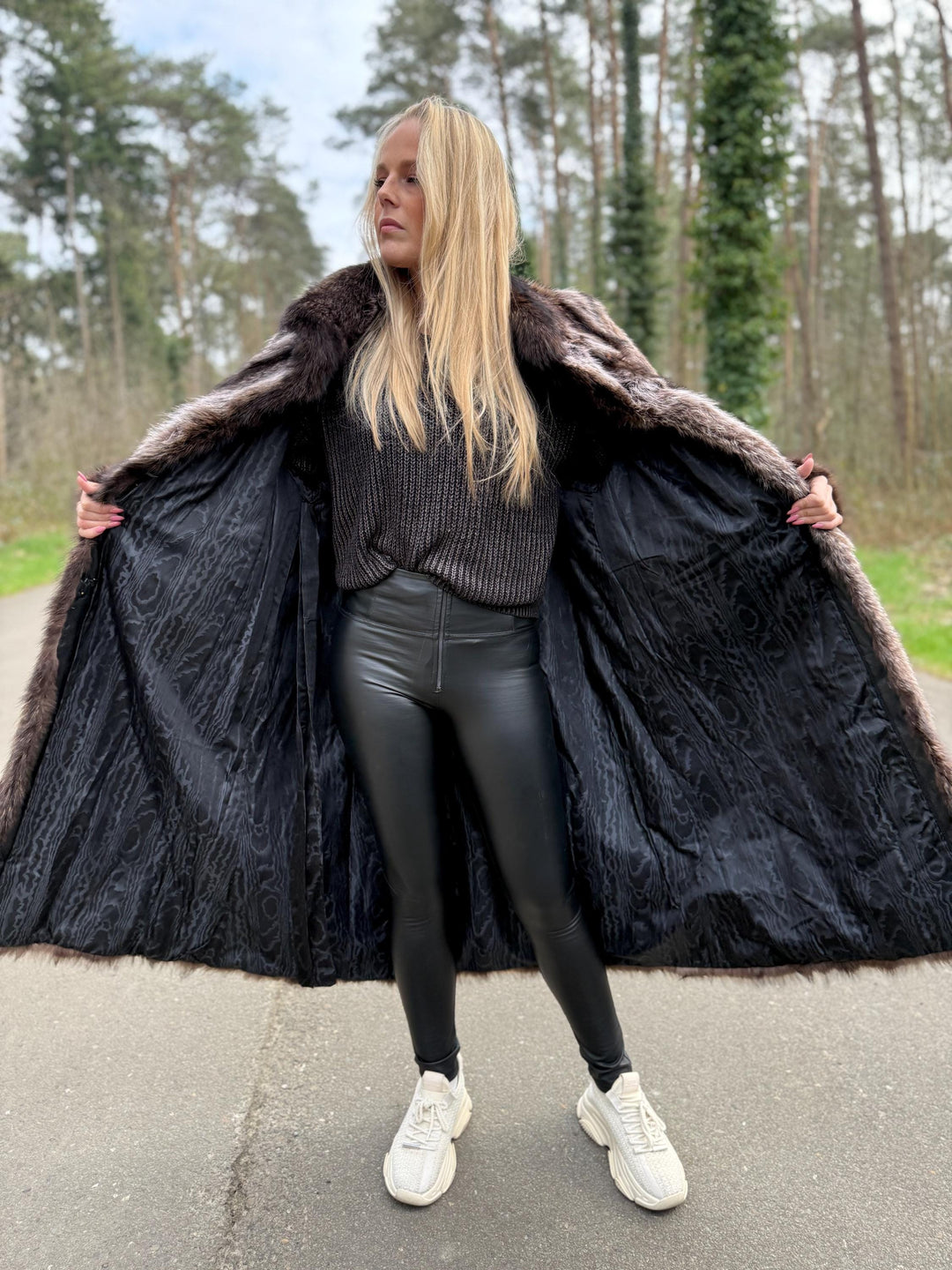 Full-Length Raccoon Fur Coat, XXL Size, Soft and Fluffy Real Fur, Eye-Catching Design, Luxurious Women's Outerwear, Rare Find Style, Raccoon