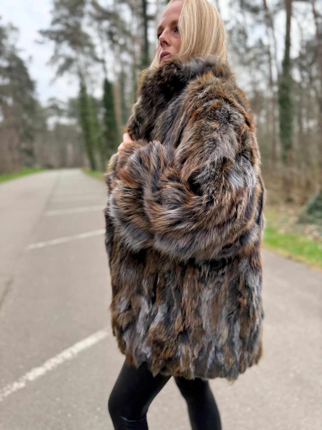 Outlet Vintage Colorful Fox Fur Coat, Large Size, Soft and Fluffy Fur, Unique Design and Rare Find Fox Coat, Good Condition with Small Signs