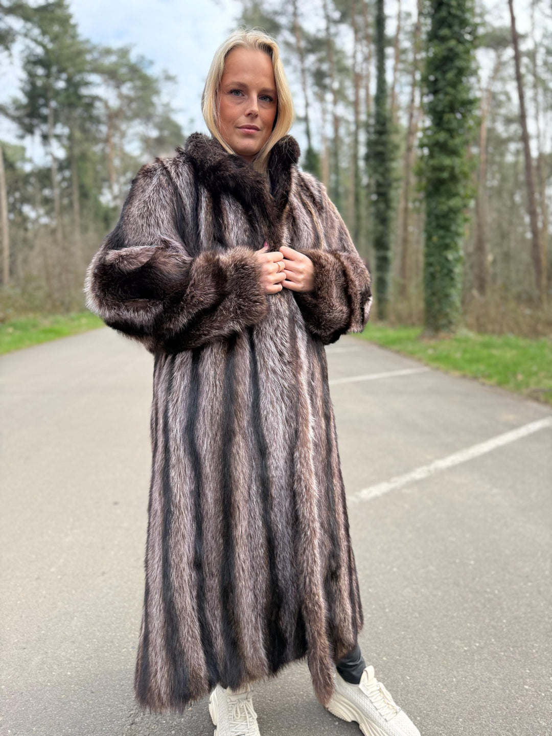 Full-Length Raccoon Fur Coat, XXL Size, Soft and Fluffy Real Fur, Eye-Catching Design, Luxurious Women's Outerwear, Rare Find Style, Raccoon