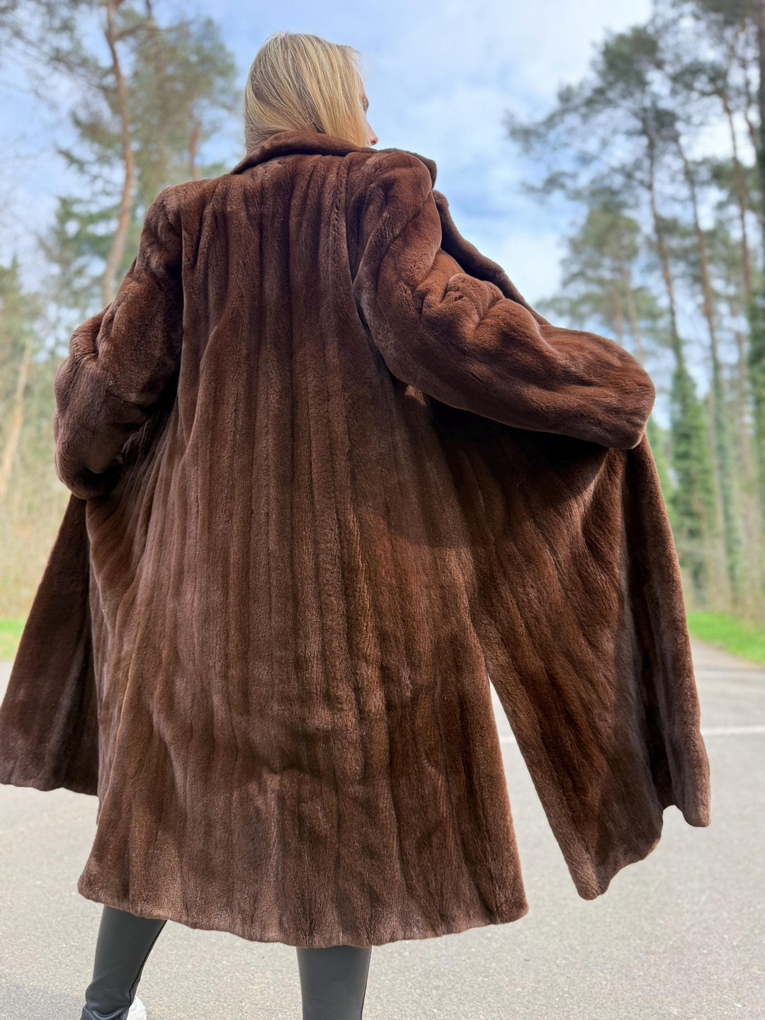 Ranched Saga Mink Fur Coat, Sheared Fur Medium Size, Full-Length Mink Coat, Superb Quality, Brand New Coat, Premium High Quality Fur, Luxury