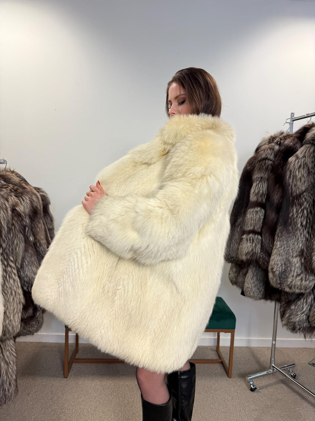 Fluffy White Polar Fox Coat, M/L Size, Real White Fox, Soft Fur Coat, Fox Fur Coat, Real Fox Fur, Real Fur Coat, Fluffy Fox Fur Coat, Fox