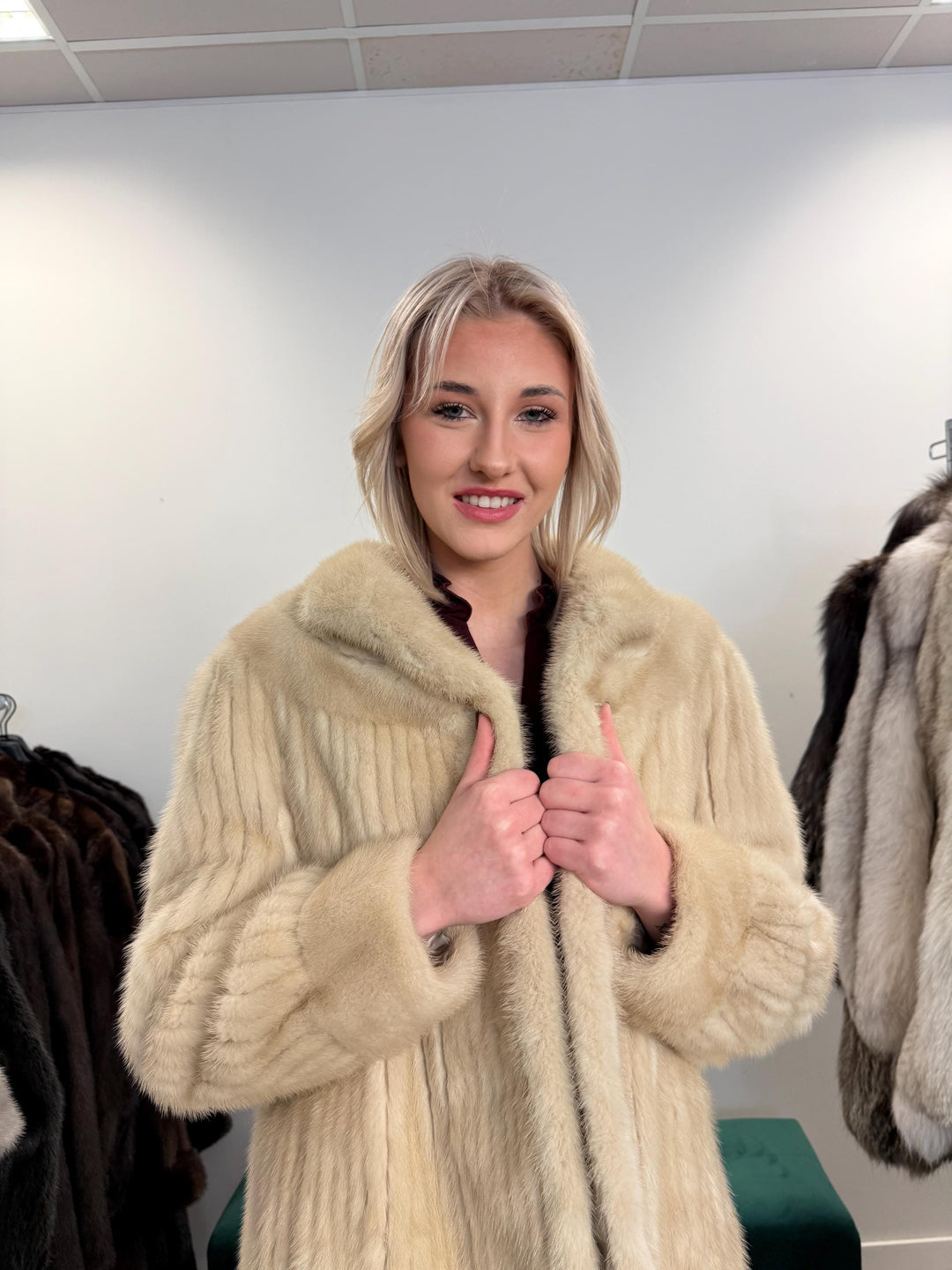 White Saga Mink Jacket, Medium Size, White Mink Fur, Real Fur Jacket, Mink Coat Women, Thick Mink Coat, Saga Mink, Vintage Fur Jacket, Mink