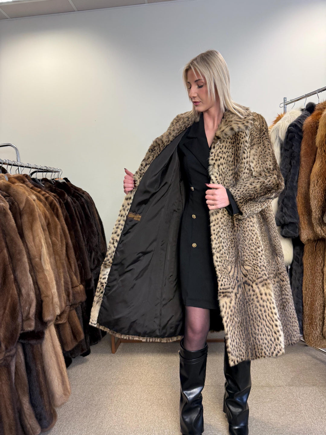 Lynx Fur Coat - Luxurious and Elegant, Medium Size, Real Fur Coat for a Sophisticated Look, Womens Fur Coat, Real Lynx Fur Coat, Vintage Fur