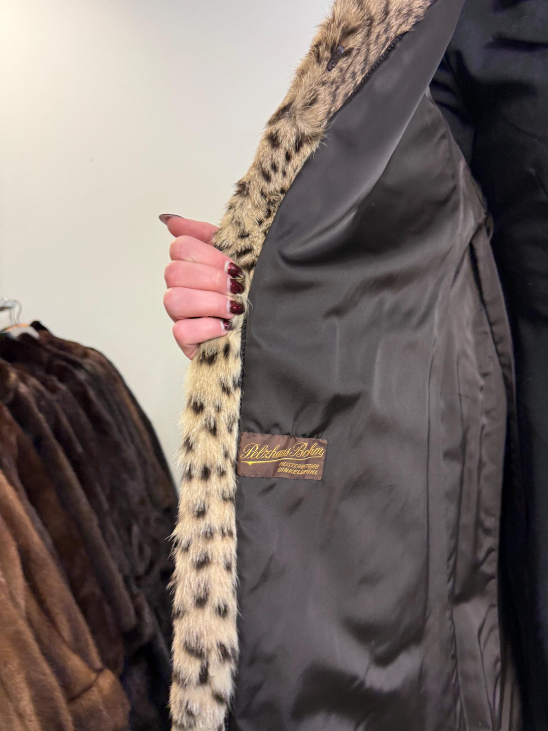 Lynx Fur Coat - Luxurious and Elegant, Medium Size, Real Fur Coat for a Sophisticated Look, Womens Fur Coat, Real Lynx Fur Coat, Vintage Fur