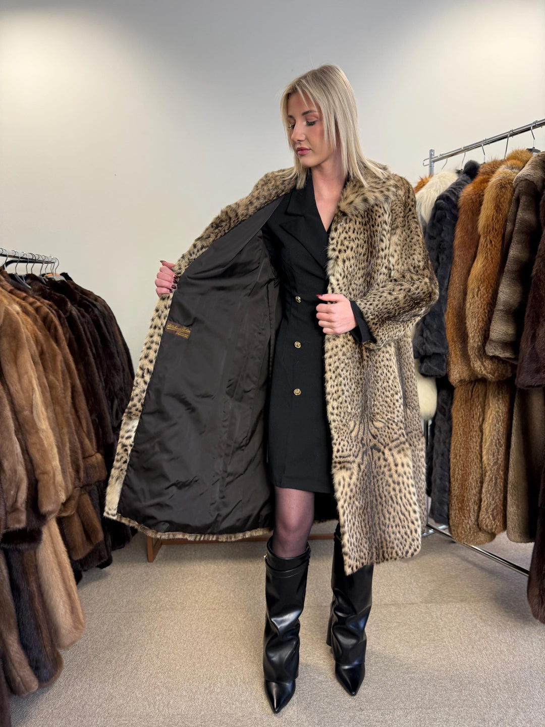 Lynx Fur Coat - Luxurious and Elegant, Medium Size, Real Fur Coat for a Sophisticated Look, Womens Fur Coat, Real Lynx Fur Coat, Vintage Fur